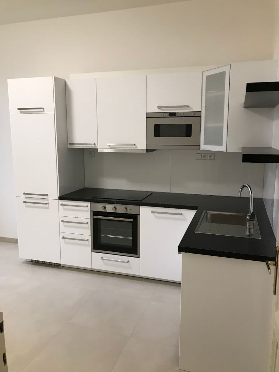 Pronájem bytu 2+1 77 m², Korunní, Praha, Praha Pronájem bytu 2+1 77 m², Korunní, Praha, Praha