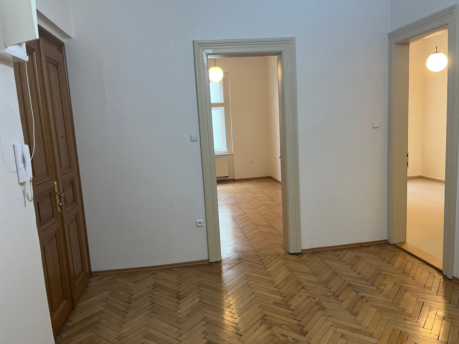 Pronájem bytu 2+1 77 m², Korunní, Praha, Praha Pronájem bytu 2+1 77 m², Korunní, Praha, Praha