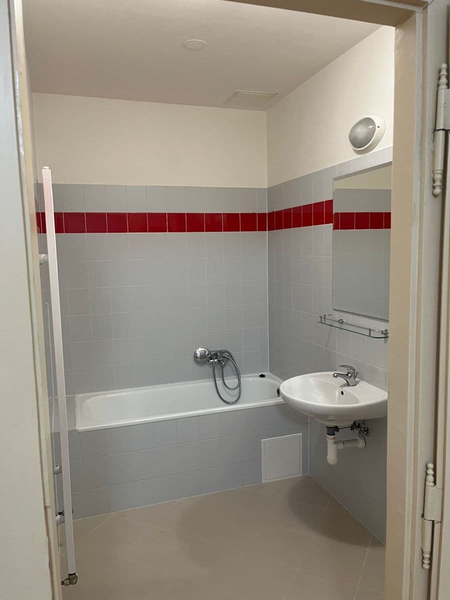 Pronájem bytu 2+1 77 m², Korunní, Praha, Praha Pronájem bytu 2+1 77 m², Korunní, Praha, Praha