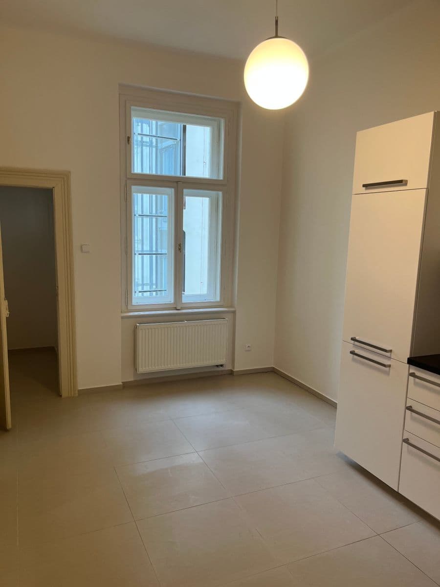 Pronájem bytu 2+1 77 m², Korunní, Praha, Praha Pronájem bytu 2+1 77 m², Korunní, Praha, Praha