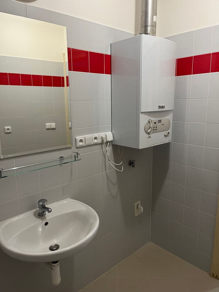 Pronájem bytu 2+1 77 m², Korunní, Praha, Praha Pronájem bytu 2+1 77 m², Korunní, Praha, Praha