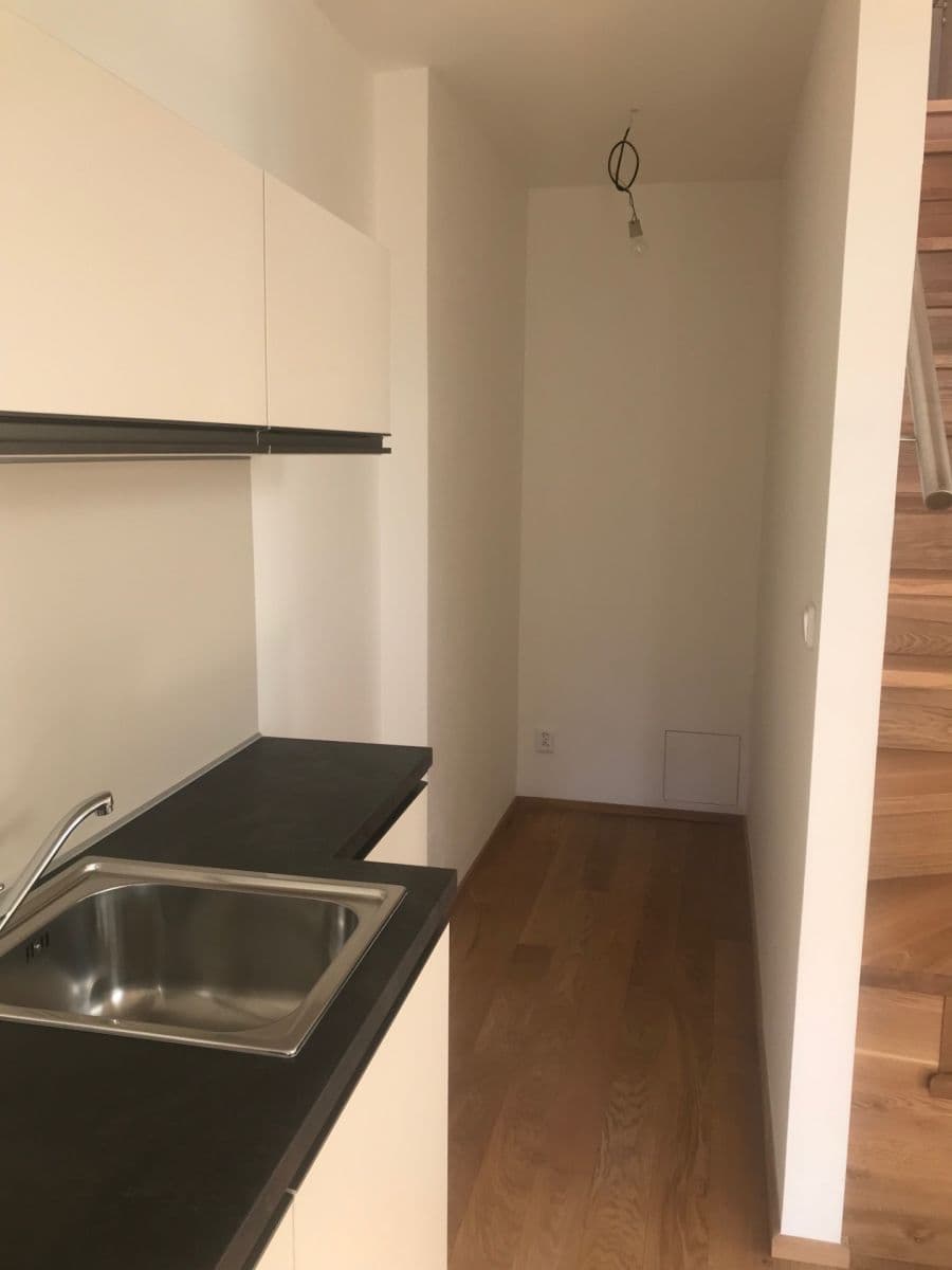 Pronájem bytu 2+kk 62 m², Korunní, Praha, Praha Pronájem bytu 2+kk 62 m², Korunní, Praha, Praha