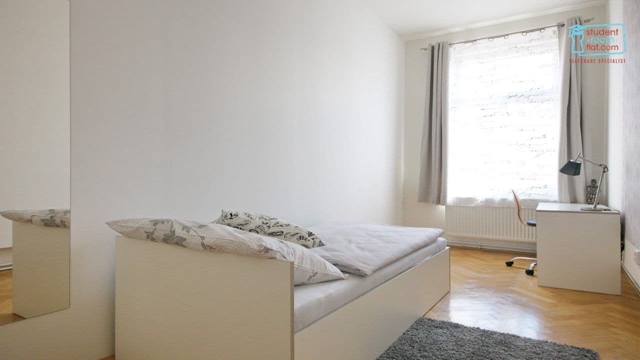 Pronájem bytu 6+1 130 m², Janáčkovo nábřeží, Praha, Praha Pronájem bytu 6+1 130 m², Janáčkovo nábřeží, Praha, Praha