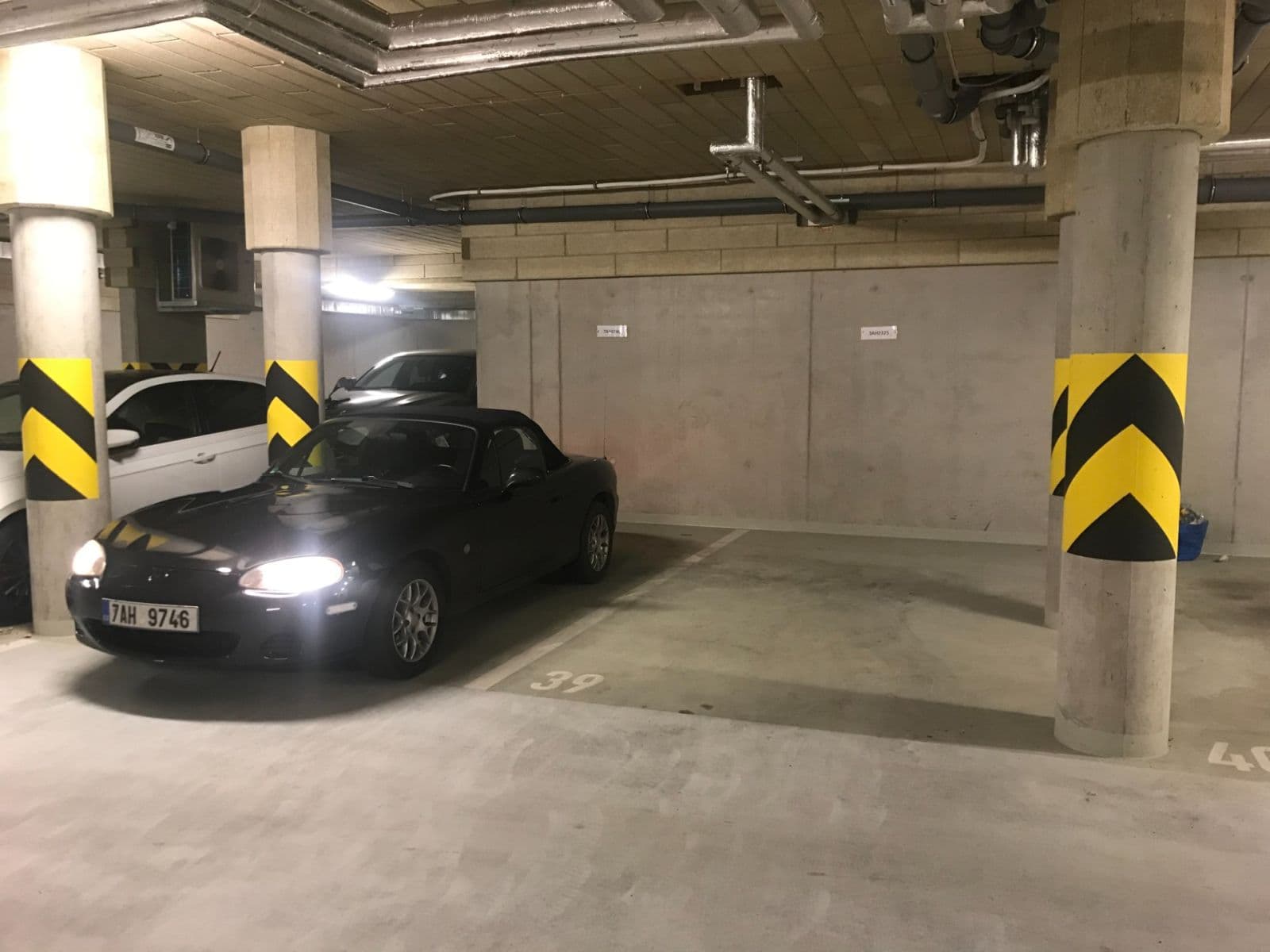 Pronájem garáže 15 m², Strnadových, Praha, Praha Pronájem garáže 15 m², Strnadových, Praha, Praha