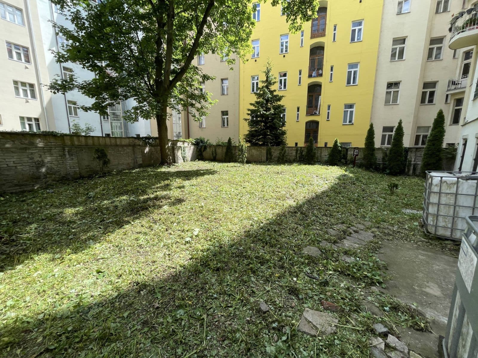 Pronájem pozemku 130 m², Žitomírská, Praha, Praha Pronájem pozemku 130 m², Žitomírská, Praha, Praha