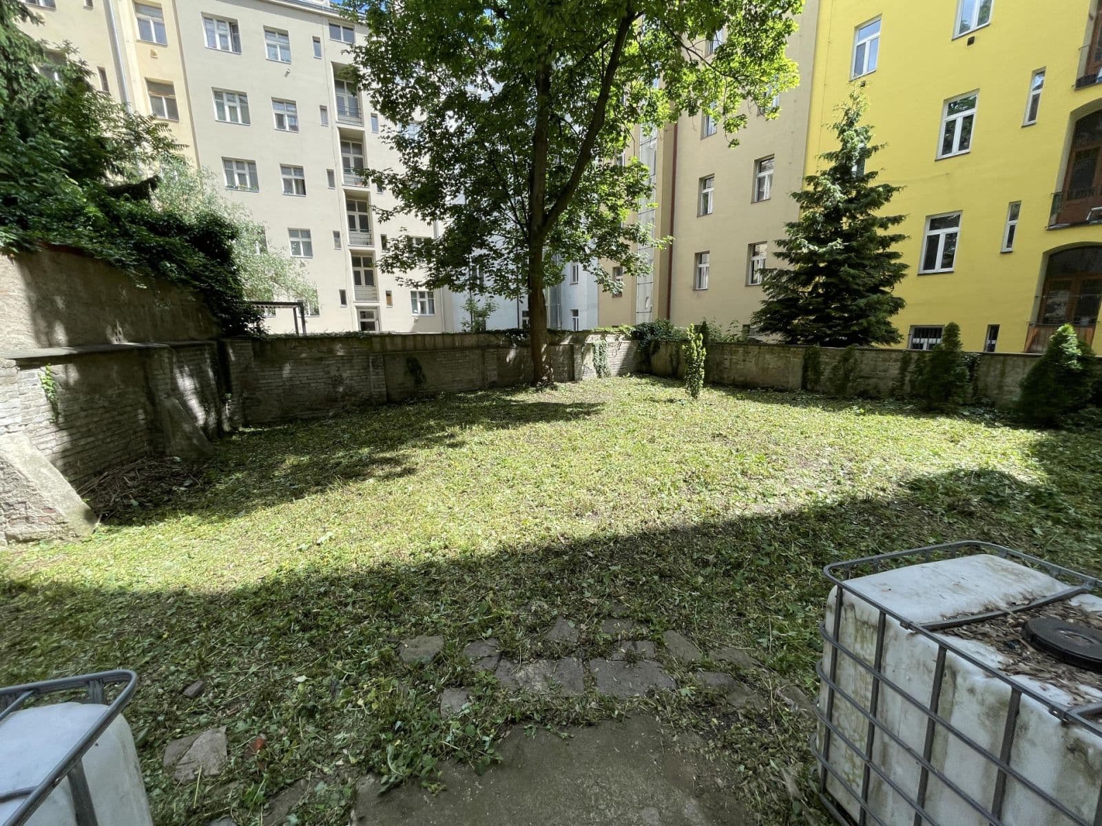 Pronájem pozemku 130 m², Žitomírská, Praha, Praha Pronájem pozemku 130 m², Žitomírská, Praha, Praha