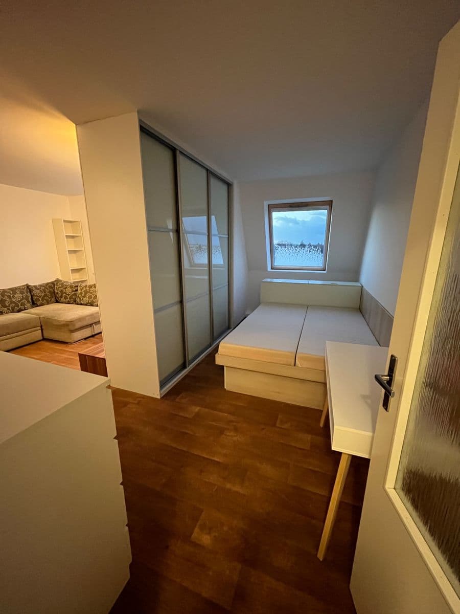 Pronájem bytu 1+kk 38 m², Lipnická, Praha, Praha Pronájem bytu 1+kk 38 m², Lipnická, Praha, Praha