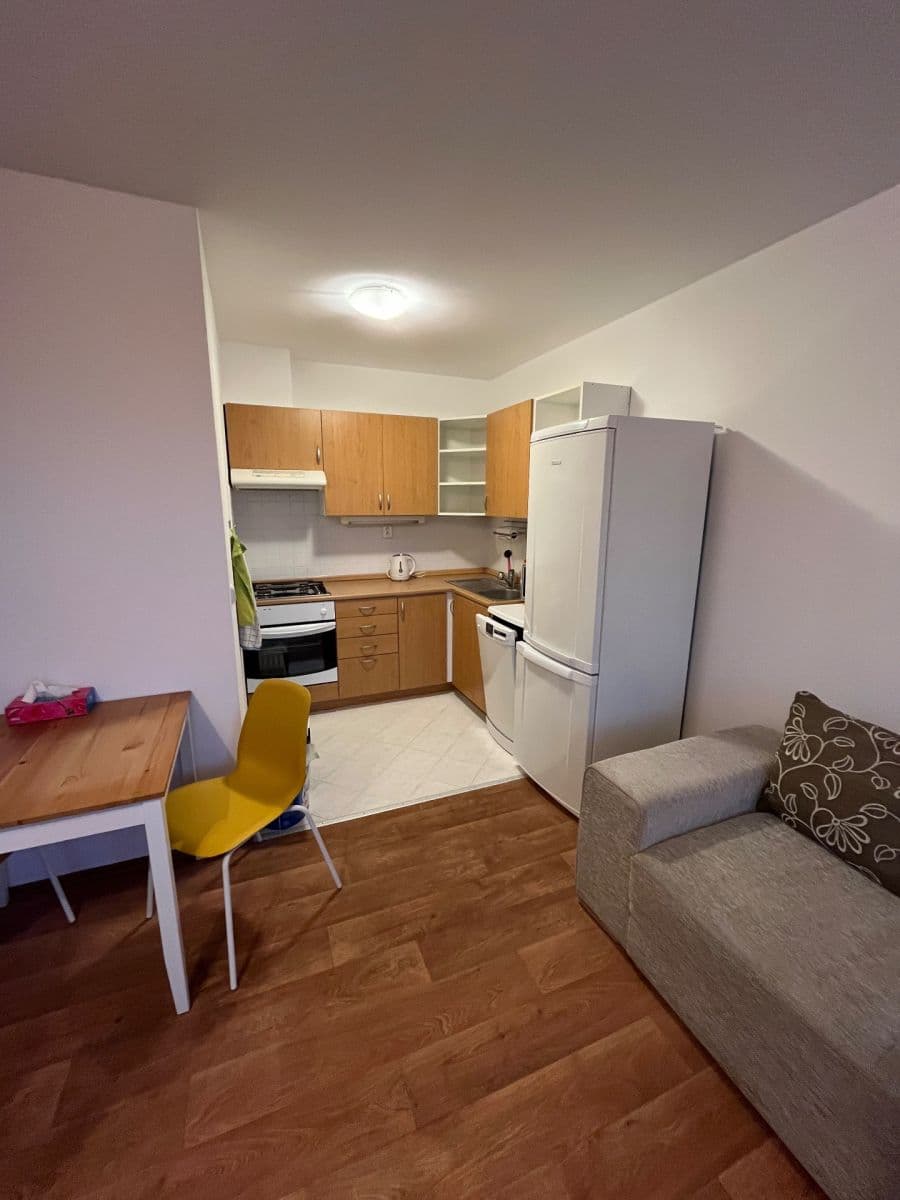 Pronájem bytu 1+kk 38 m², Lipnická, Praha, Praha Pronájem bytu 1+kk 38 m², Lipnická, Praha, Praha
