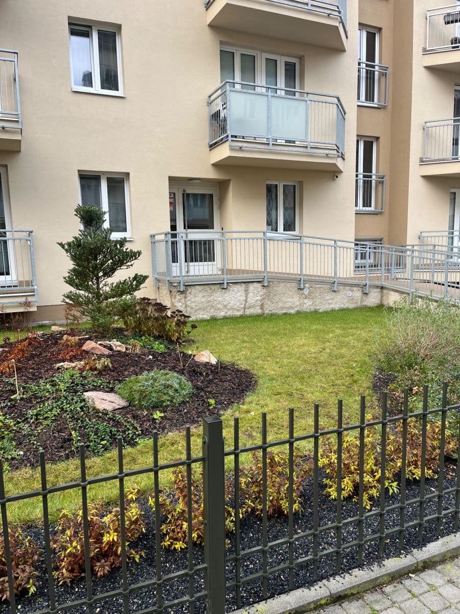 Pronájem bytu 1+kk 38 m², Lipnická, Praha, Praha Pronájem bytu 1+kk 38 m², Lipnická, Praha, Praha