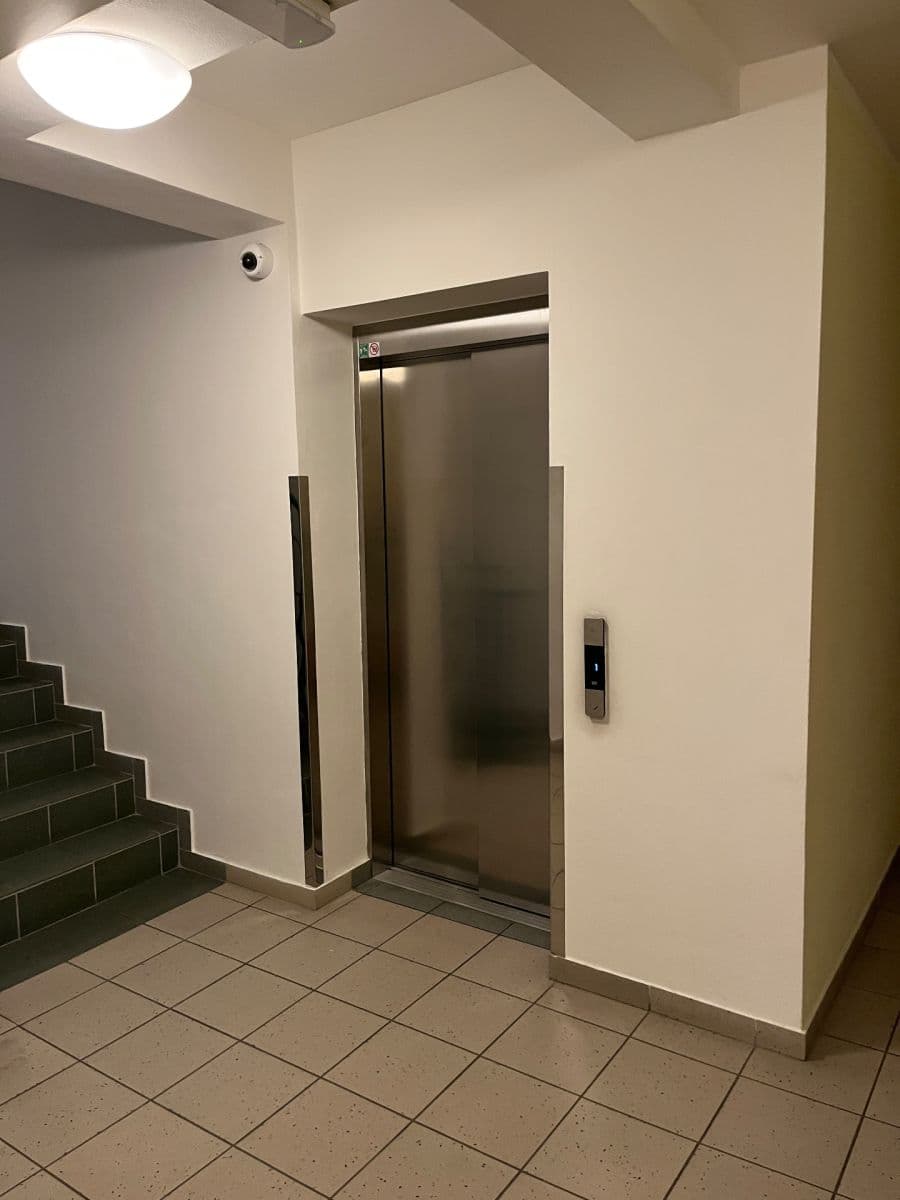 Pronájem bytu 1+kk 38 m², Lipnická, Praha, Praha Pronájem bytu 1+kk 38 m², Lipnická, Praha, Praha