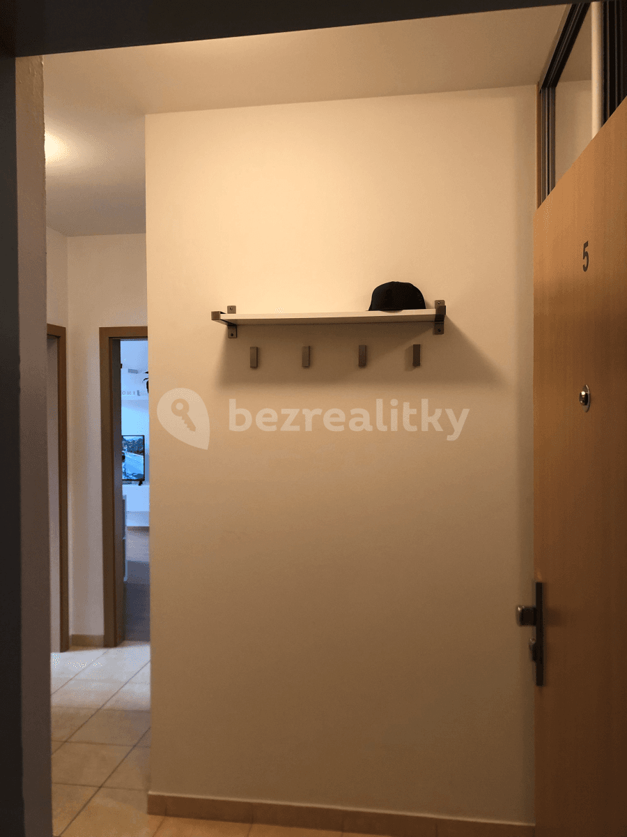 Pronájem bytu 2+kk 54 m², Lomená, Zbuzany, Středočeský kraj Pronájem bytu 2+kk 54 m², Lomená, Zbuzany, Středočeský kraj