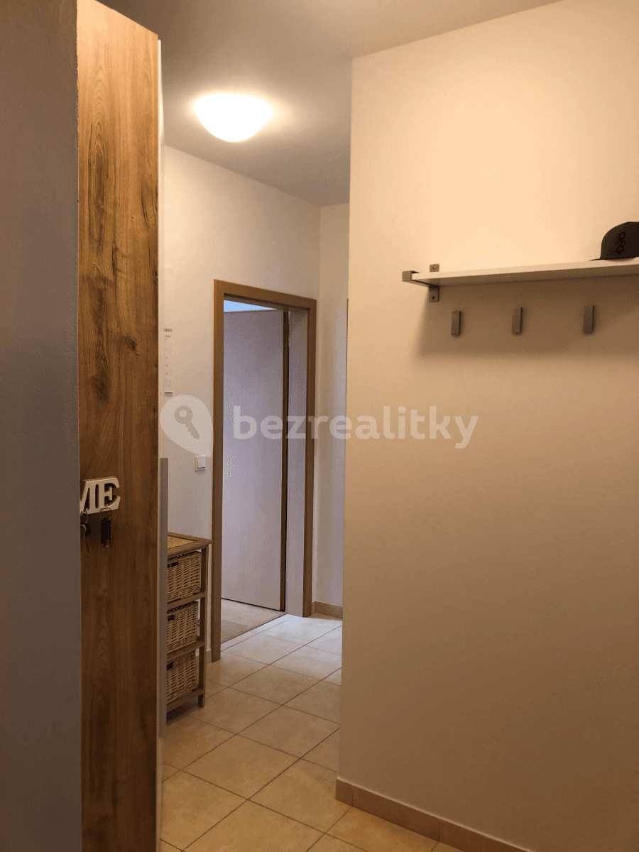 Pronájem bytu 2+kk 54 m², Lomená, Zbuzany, Středočeský kraj Pronájem bytu 2+kk 54 m², Lomená, Zbuzany, Středočeský kraj