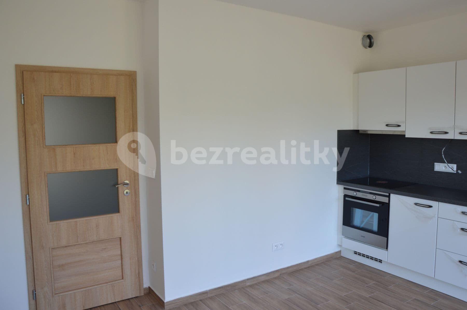 Pronájem bytu 1+kk 23 m², Armádní, Milovice, Středočeský kraj Pronájem bytu 1+kk 23 m², Armádní, Milovice, Středočeský kraj