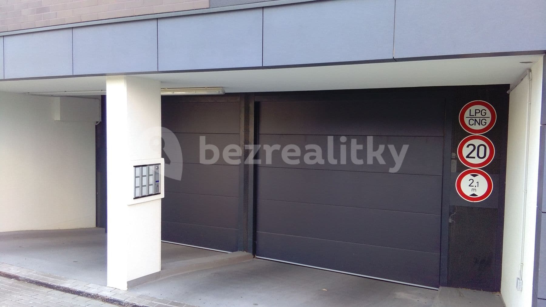 Pronájem bytu 2+kk 60 m², Nekvasilova, Praha, Praha Pronájem bytu 2+kk 60 m², Nekvasilova, Praha, Praha