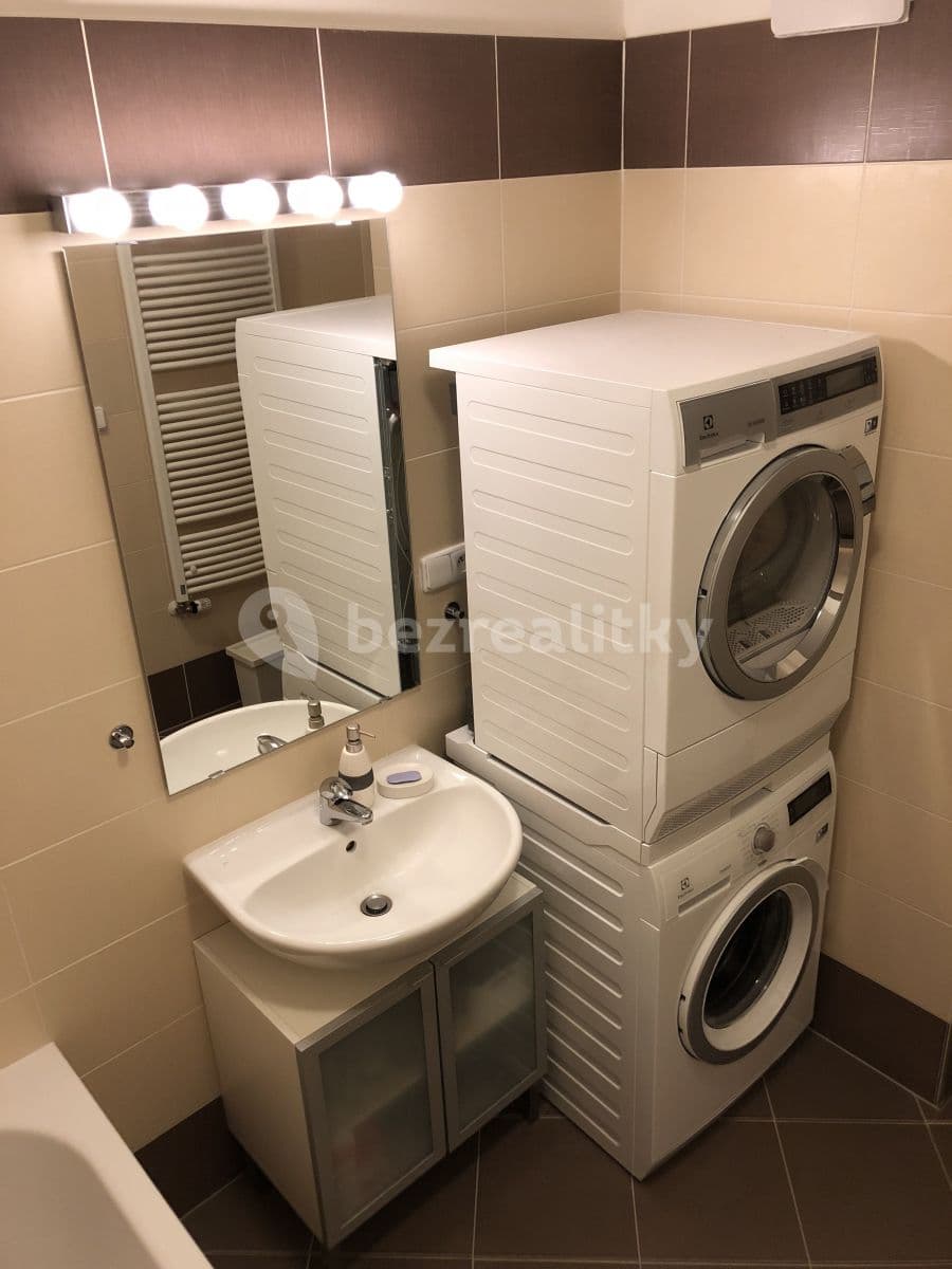 Pronájem bytu 1+kk 39 m², Modenská, Praha, Praha Pronájem bytu 1+kk 39 m², Modenská, Praha, Praha