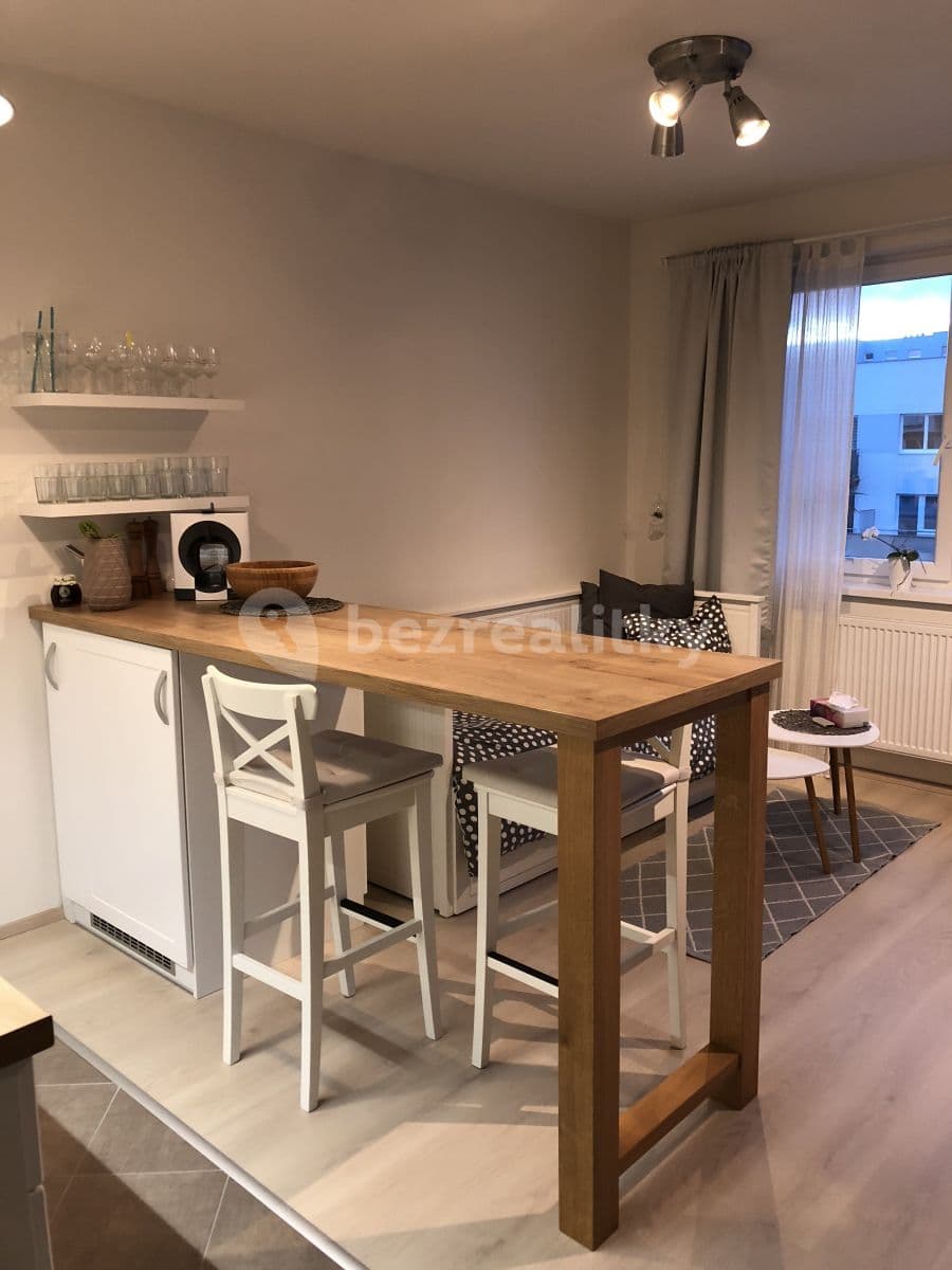 Pronájem bytu 1+kk 39 m², Modenská, Praha, Praha Pronájem bytu 1+kk 39 m², Modenská, Praha, Praha