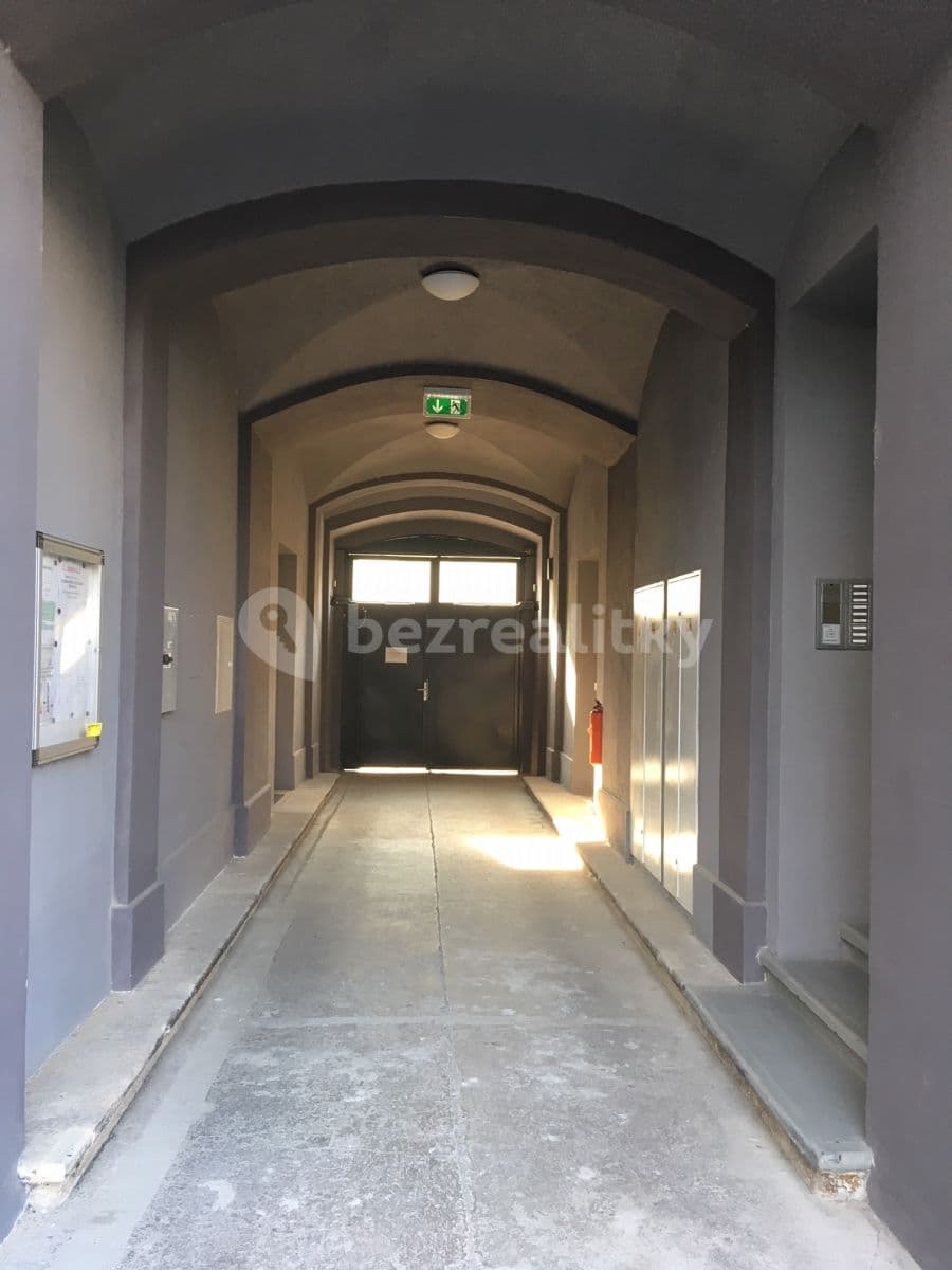 Pronájem garáže 13 m², Zenklova, Praha, Praha Pronájem garáže 13 m², Zenklova, Praha, Praha