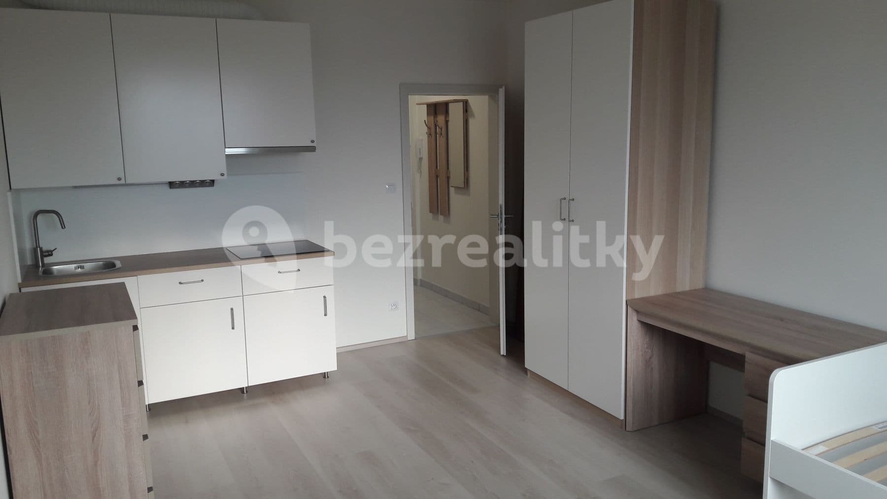 Pronájem bytu 1+kk 28 m², Plzeň, Plzeňský kraj Pronájem bytu 1+kk 28 m², Plzeň, Plzeňský kraj