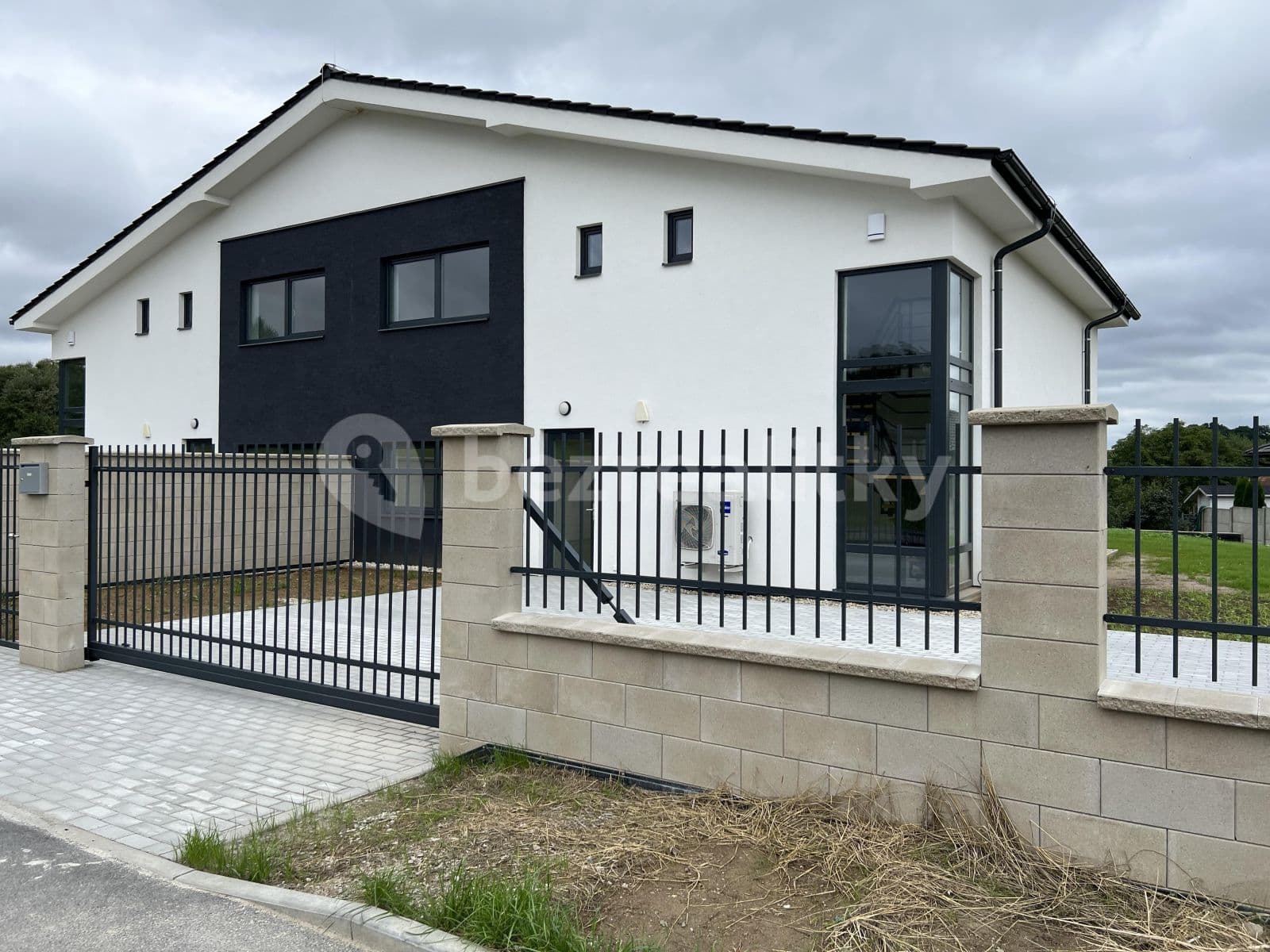 Prodej domu 225 m², pozemek 690 m², Sulice, Středočeský kraj
