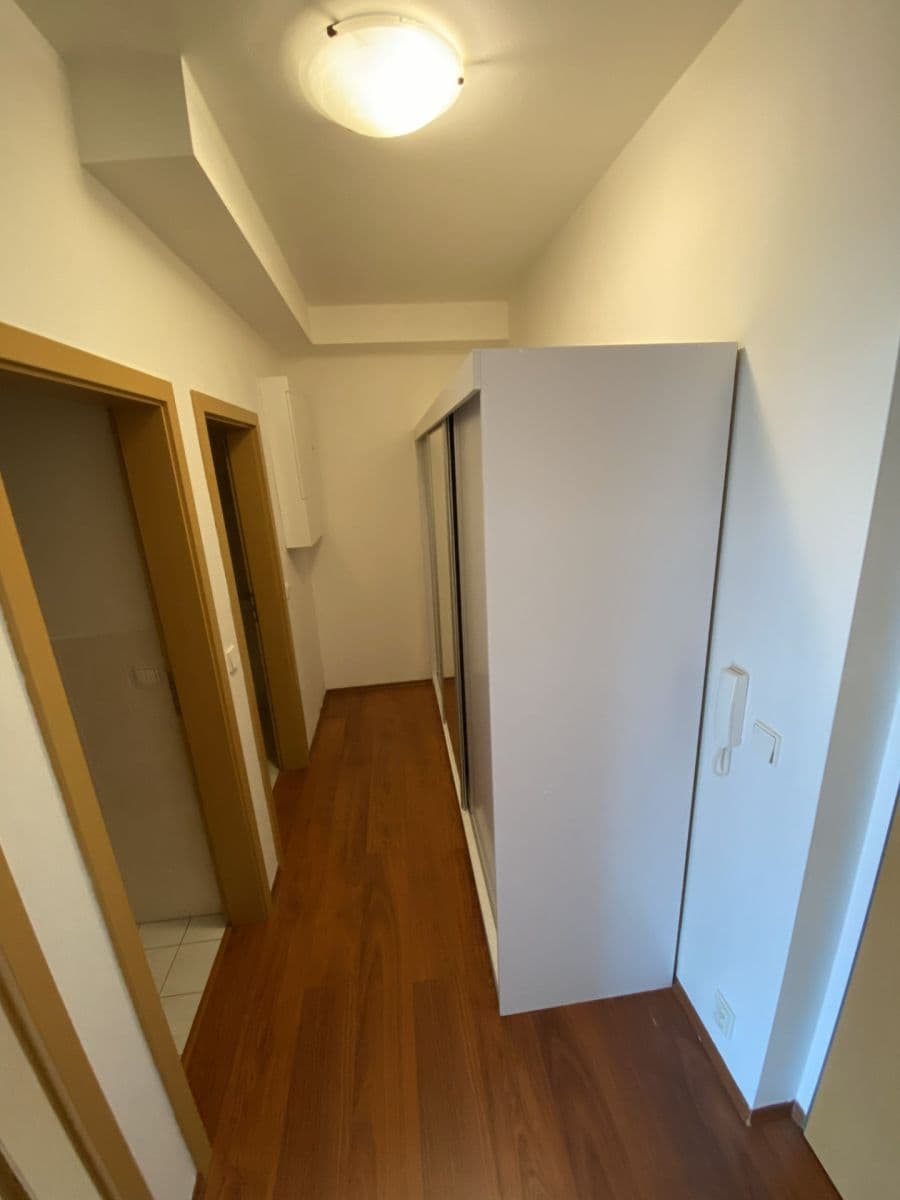 Pronájem bytu 2+kk 67 m², Na Tabulovém vrchu, Olomouc, Olomoucký kraj Pronájem bytu 2+kk 67 m², Na Tabulovém vrchu, Olomouc, Olomoucký kraj