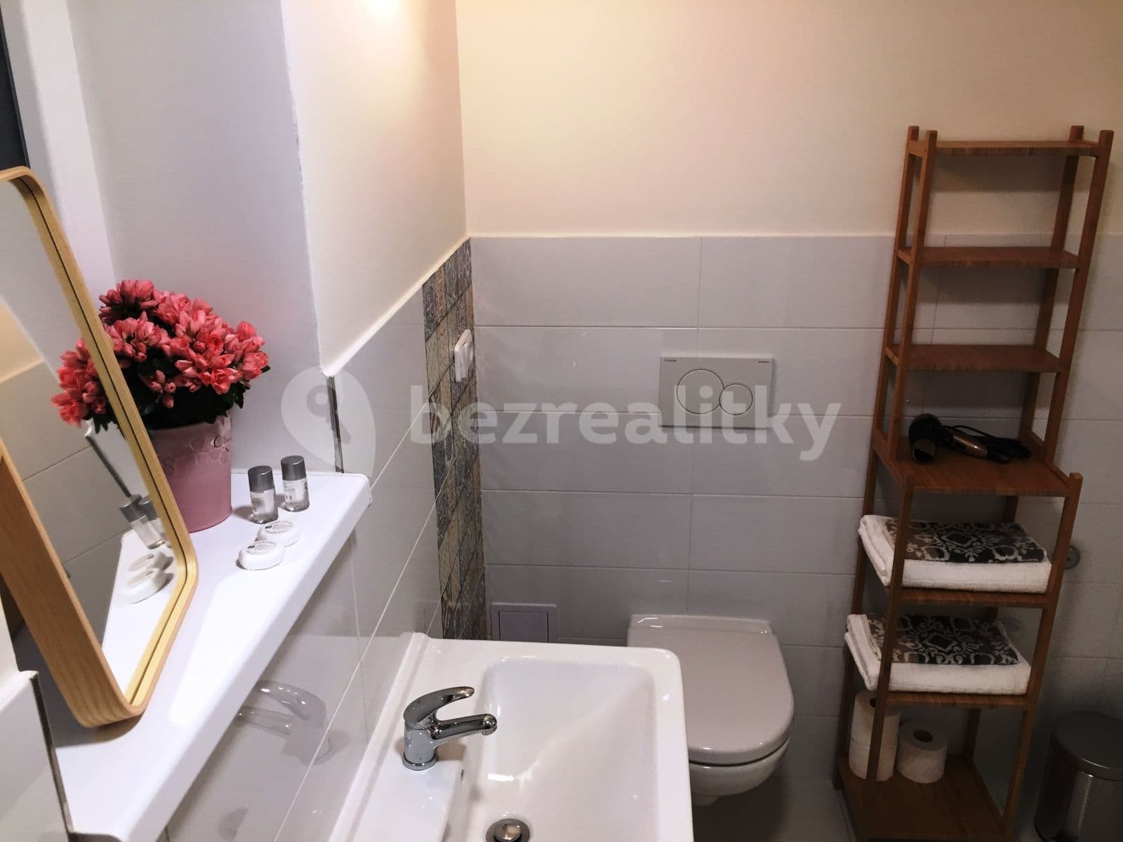 Pronájem bytu 1+kk 32 m², Dukelských hrdinů, Praha, Praha Pronájem bytu 1+kk 32 m², Dukelských hrdinů, Praha, Praha