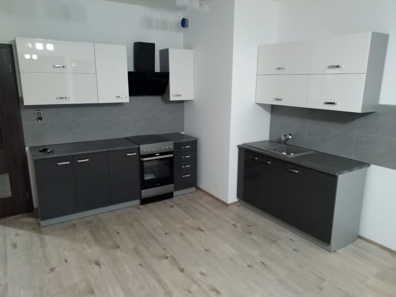 Pronájem bytu 2+kk 59 m², Velvarská, Horoměřice, Středočeský kraj Pronájem bytu 2+kk 59 m², Velvarská, Horoměřice, Středočeský kraj