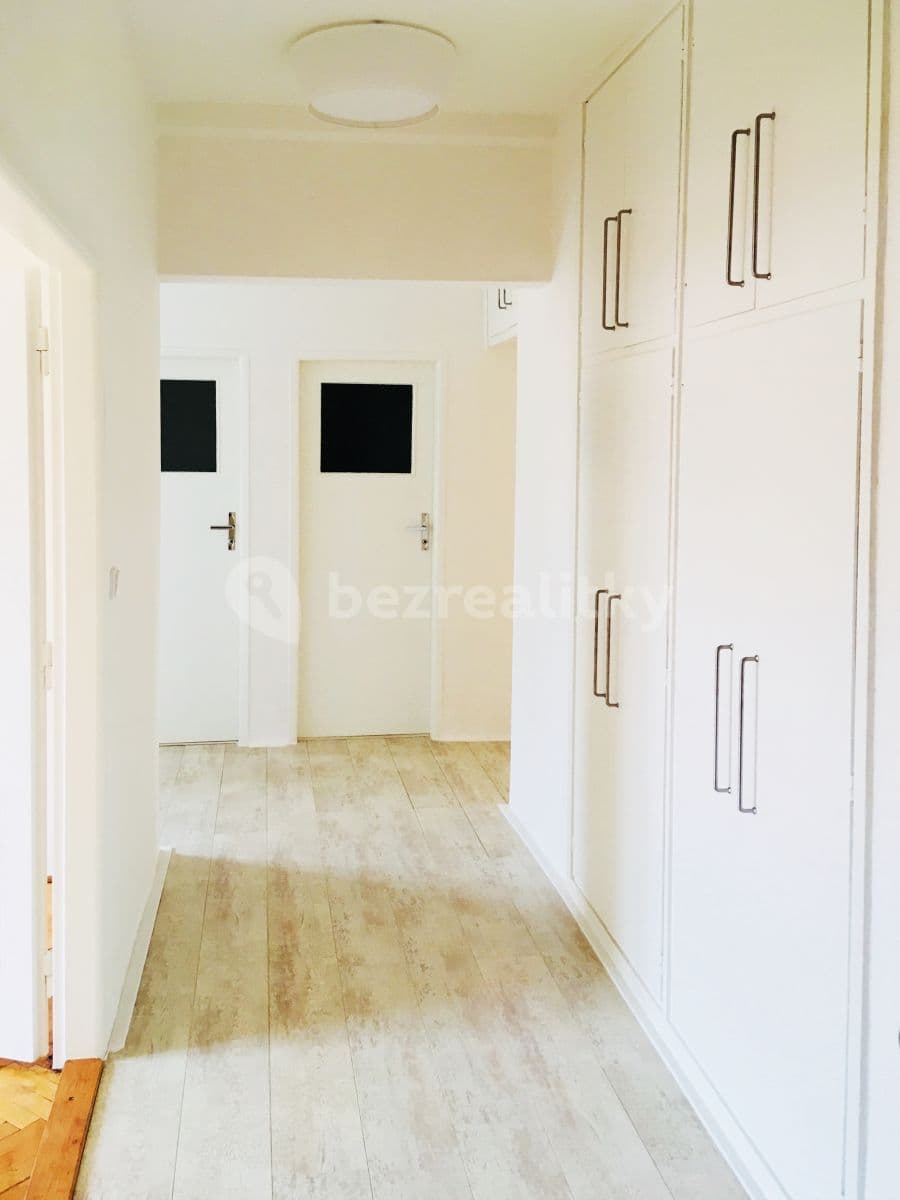 Pronájem bytu 2+1 66 m², Osvoboditelů, Zlín, Zlínský kraj Pronájem bytu 2+1 66 m², Osvoboditelů, Zlín, Zlínský kraj