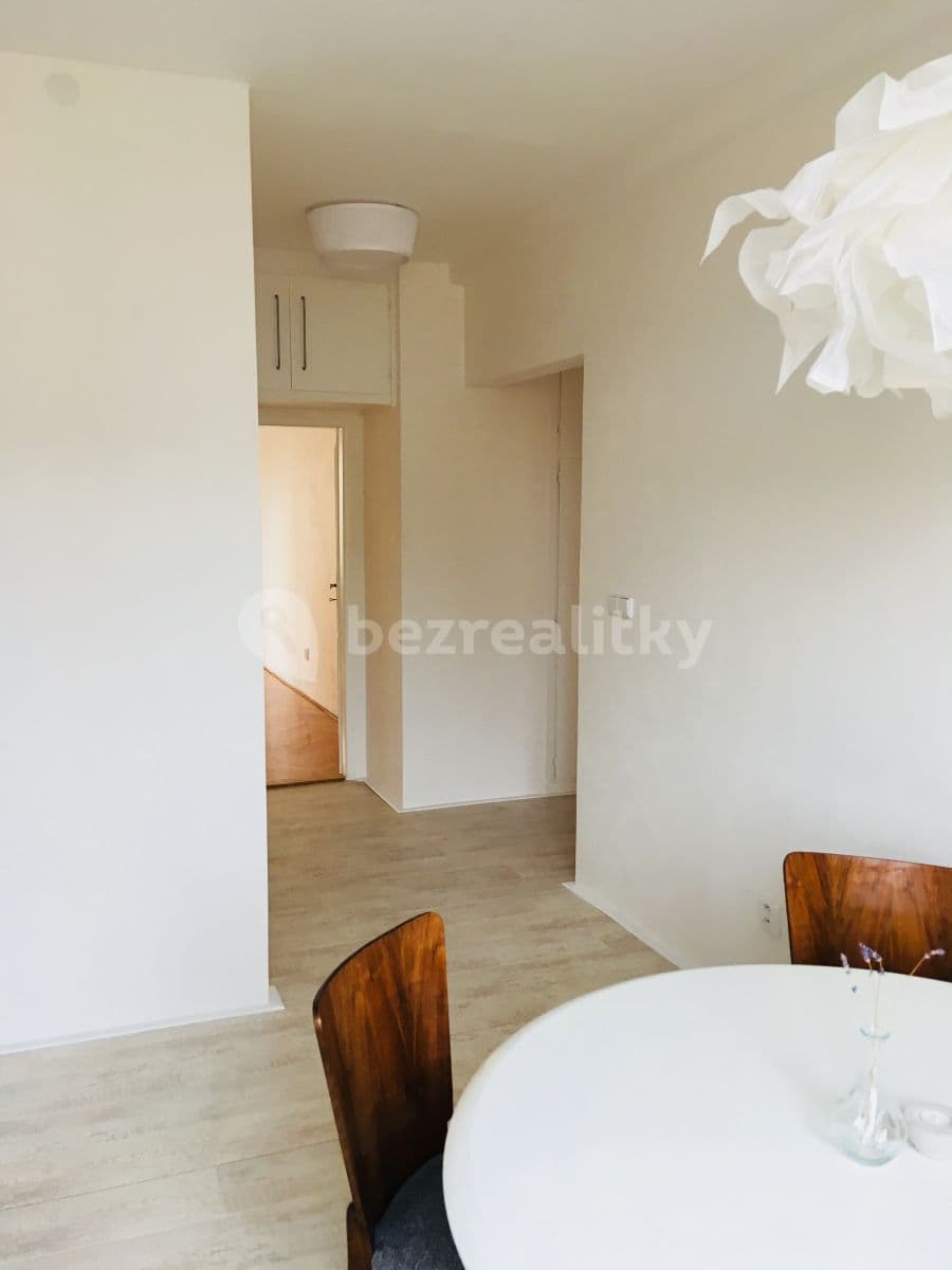 Pronájem bytu 2+1 66 m², Osvoboditelů, Zlín, Zlínský kraj Pronájem bytu 2+1 66 m², Osvoboditelů, Zlín, Zlínský kraj