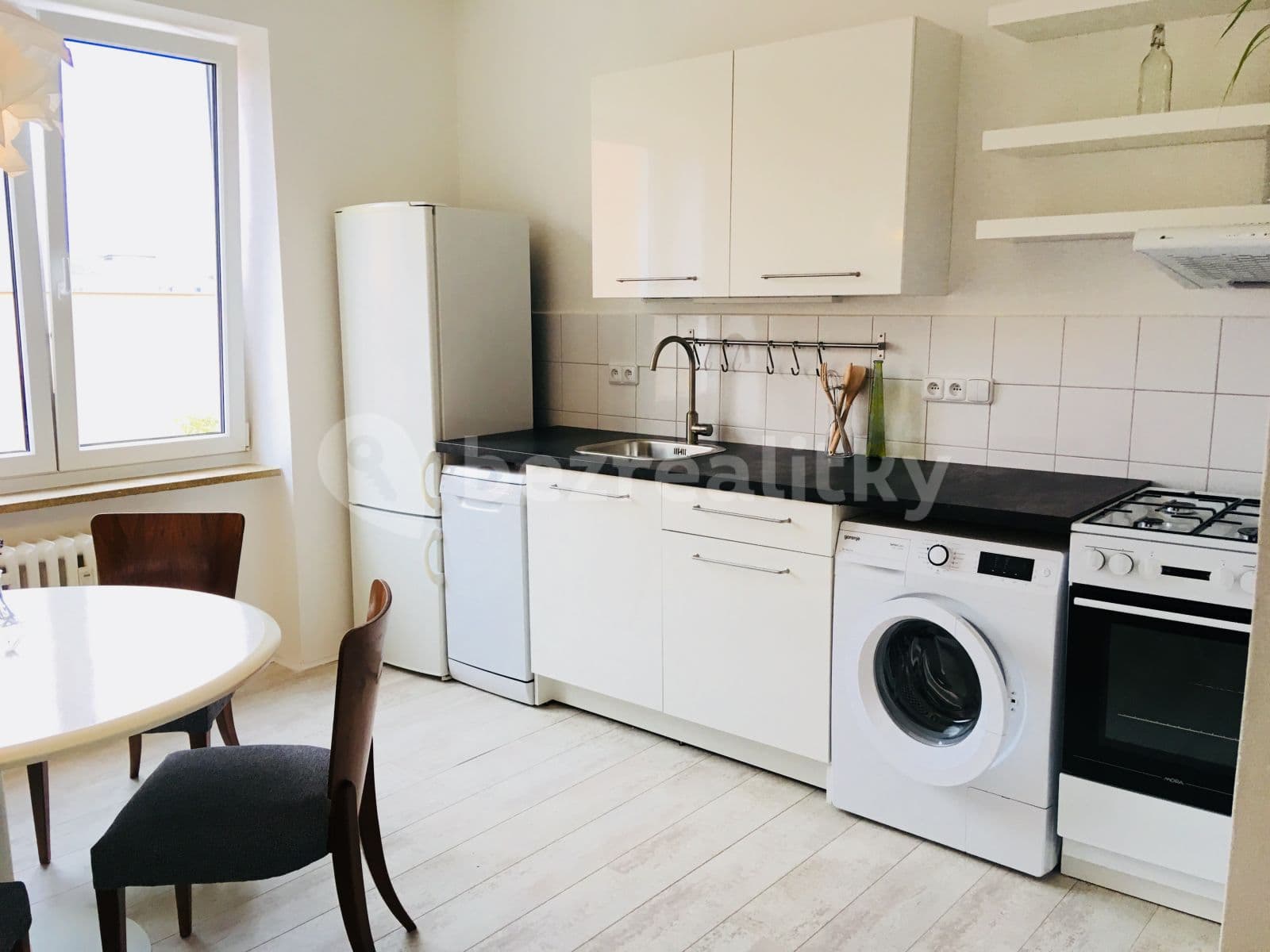 Pronájem bytu 2+1 66 m², Osvoboditelů, Zlín, Zlínský kraj Pronájem bytu 2+1 66 m², Osvoboditelů, Zlín, Zlínský kraj