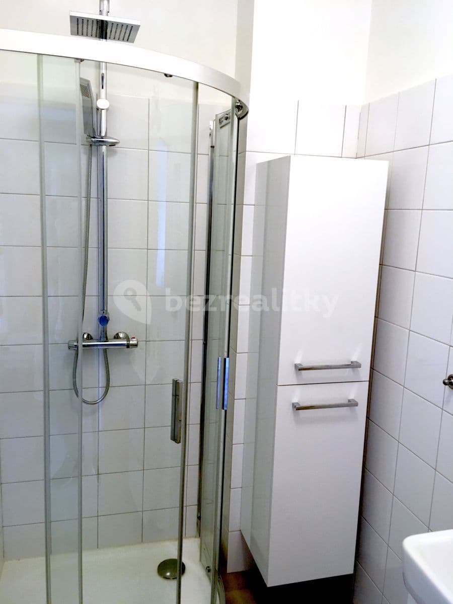 Pronájem bytu 2+1 66 m², Osvoboditelů, Zlín, Zlínský kraj Pronájem bytu 2+1 66 m², Osvoboditelů, Zlín, Zlínský kraj