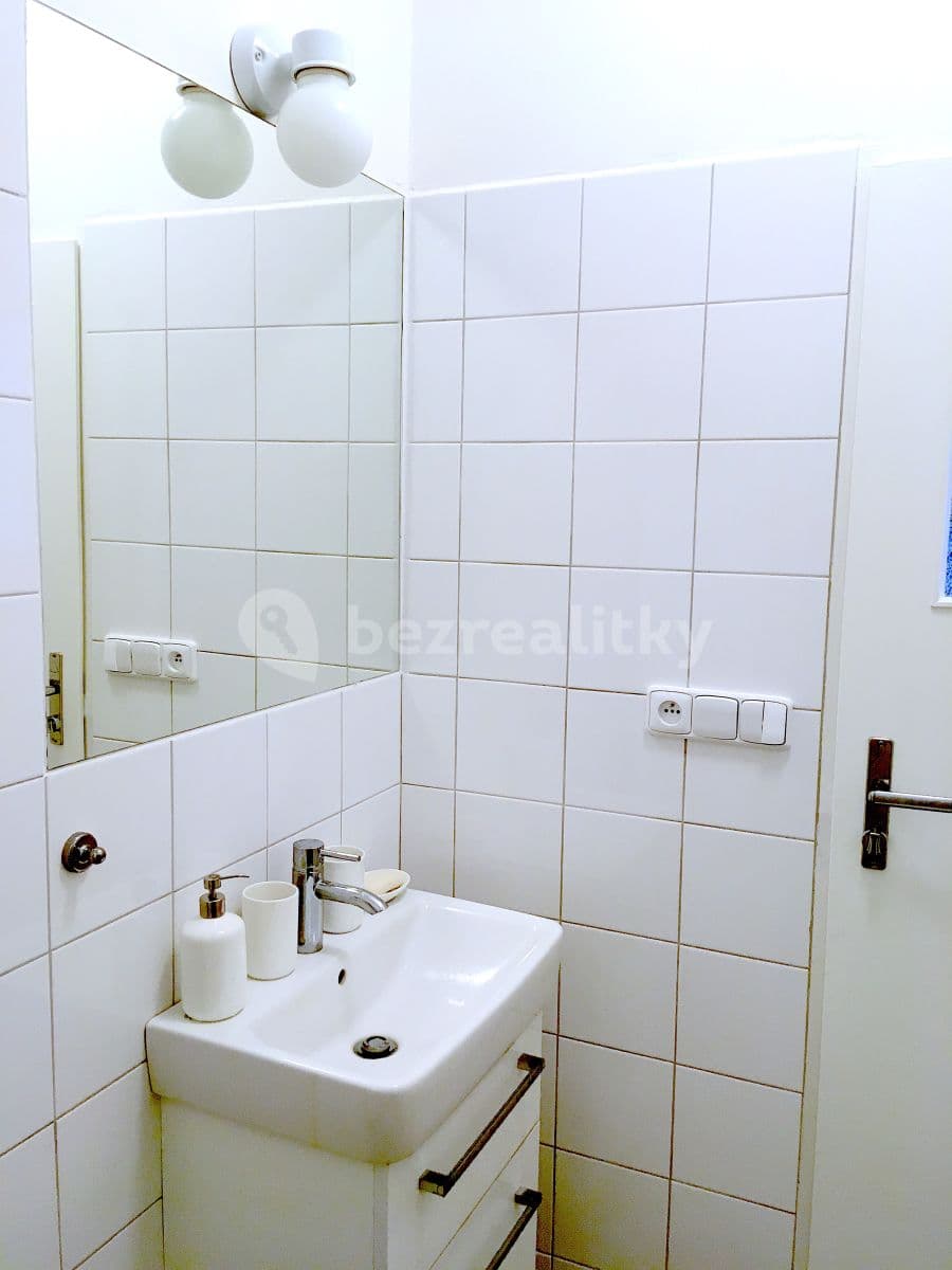 Pronájem bytu 2+1 66 m², Osvoboditelů, Zlín, Zlínský kraj Pronájem bytu 2+1 66 m², Osvoboditelů, Zlín, Zlínský kraj