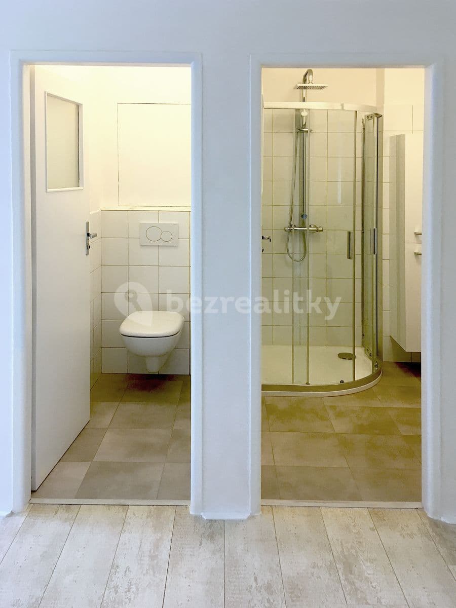 Pronájem bytu 2+1 66 m², Osvoboditelů, Zlín, Zlínský kraj Pronájem bytu 2+1 66 m², Osvoboditelů, Zlín, Zlínský kraj