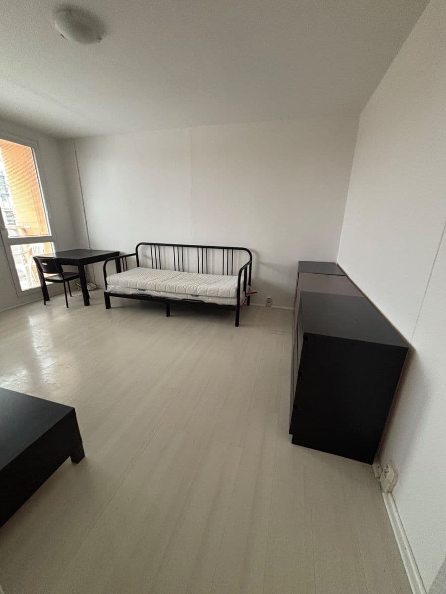 Pronájem bytu 1+kk 30 m², Kaplická, Praha, Praha Pronájem bytu 1+kk 30 m², Kaplická, Praha, Praha