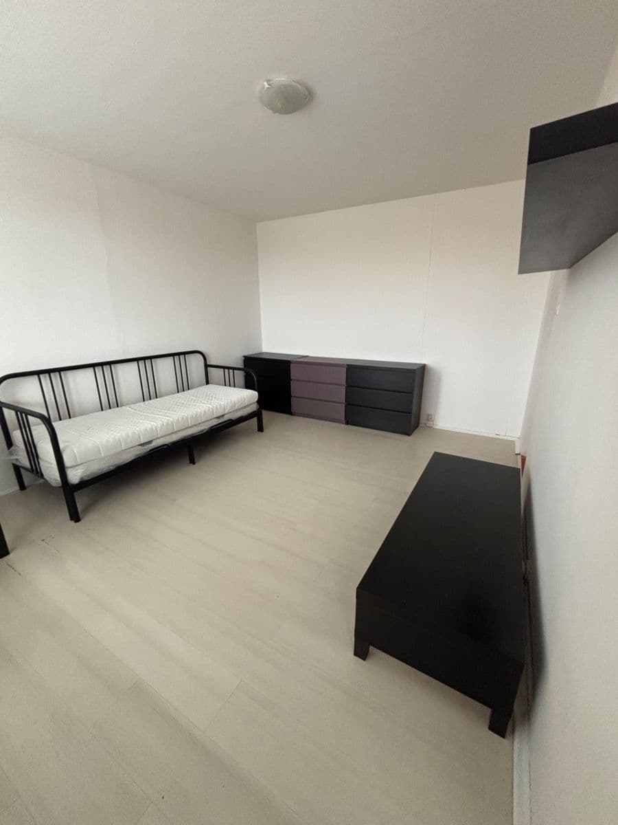 Pronájem bytu 1+kk 30 m², Kaplická, Praha, Praha Pronájem bytu 1+kk 30 m², Kaplická, Praha, Praha
