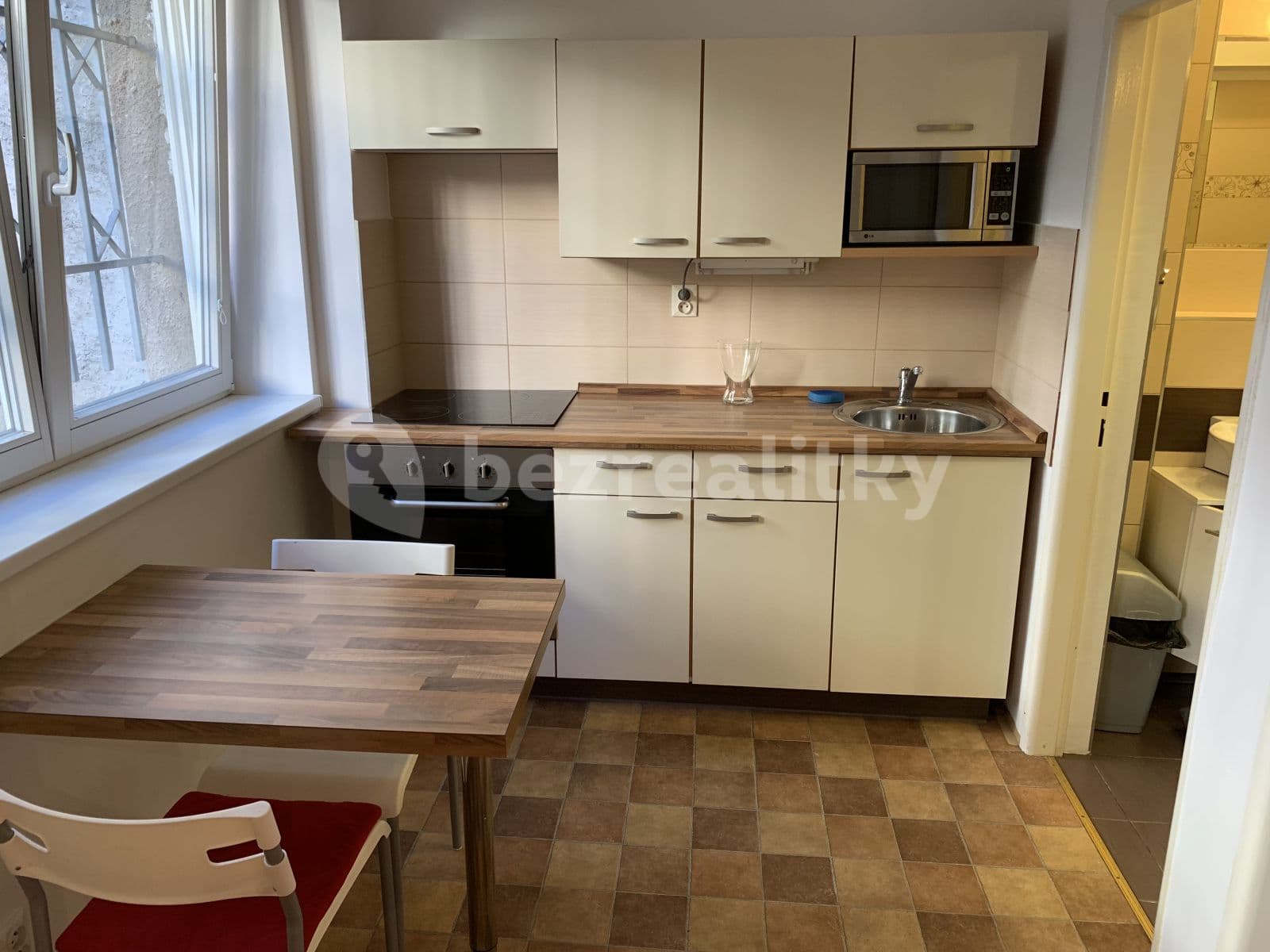 Pronájem bytu 1+1 35 m², Ostrovského, Praha, Praha Pronájem bytu 1+1 35 m², Ostrovského, Praha, Praha