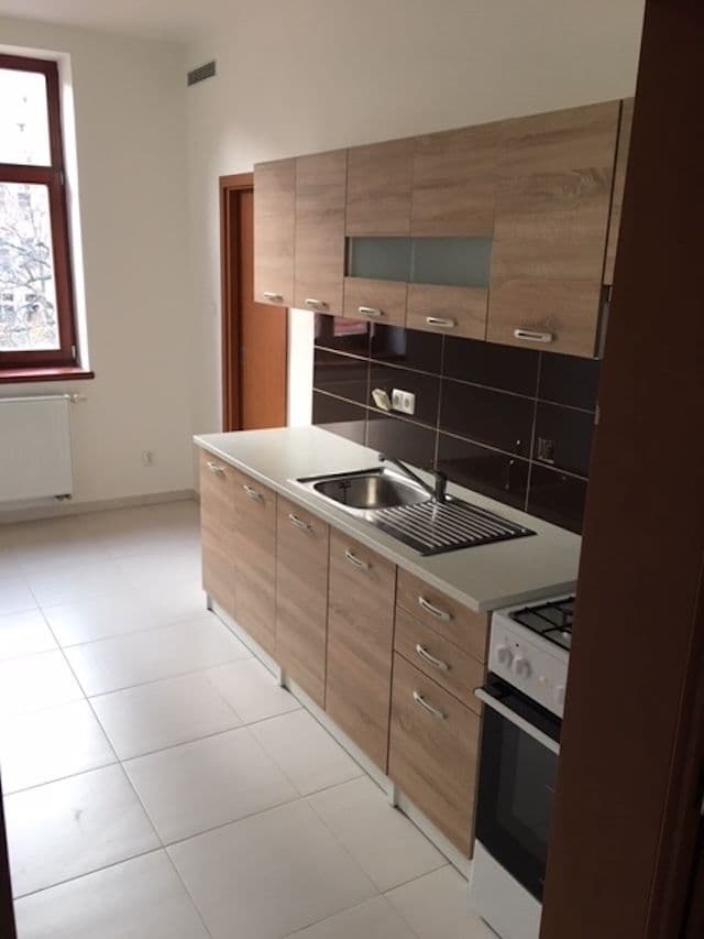 Pronájem bytu 3+1 78 m², Bořivojova, Praha, Praha Pronájem bytu 3+1 78 m², Bořivojova, Praha, Praha