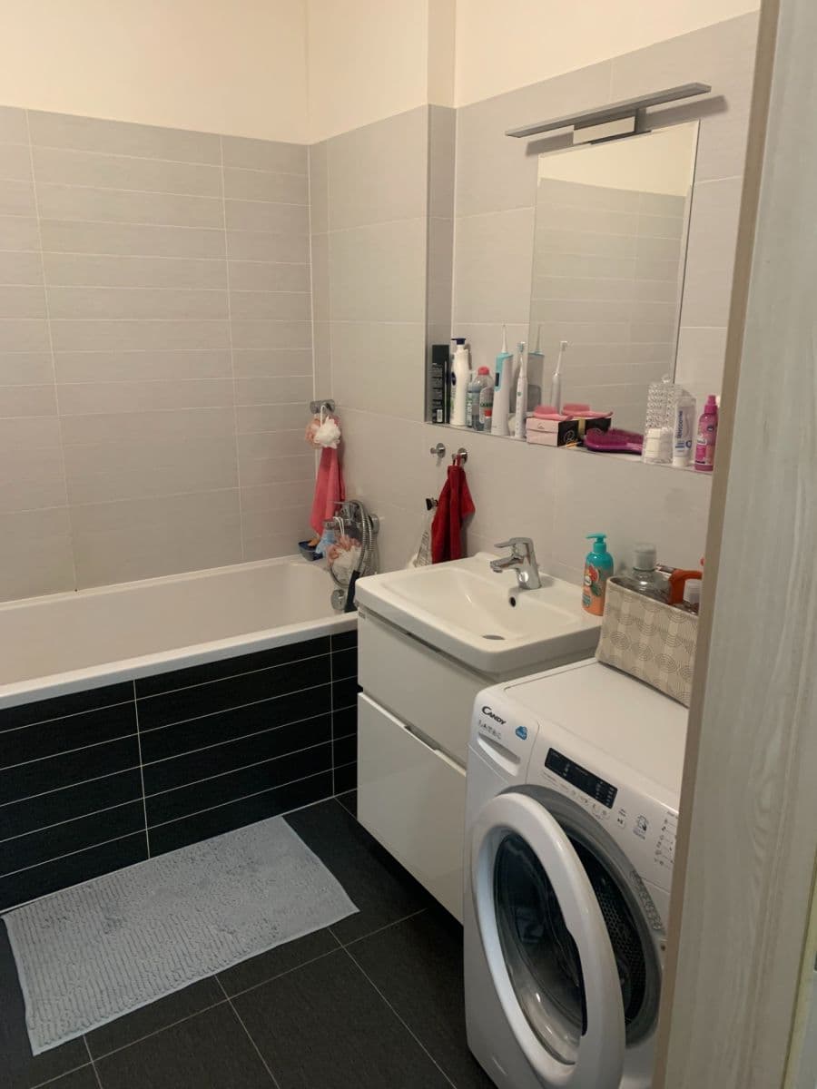 Pronájem bytu 2+kk 58 m², Pod Stolovou Horou, Praha, Praha Pronájem bytu 2+kk 58 m², Pod Stolovou Horou, Praha, Praha