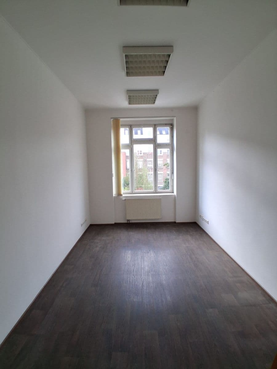 Pronájem kanceláře 15 m², Jeseniova, Praha, Praha Pronájem kanceláře 15 m², Jeseniova, Praha, Praha
