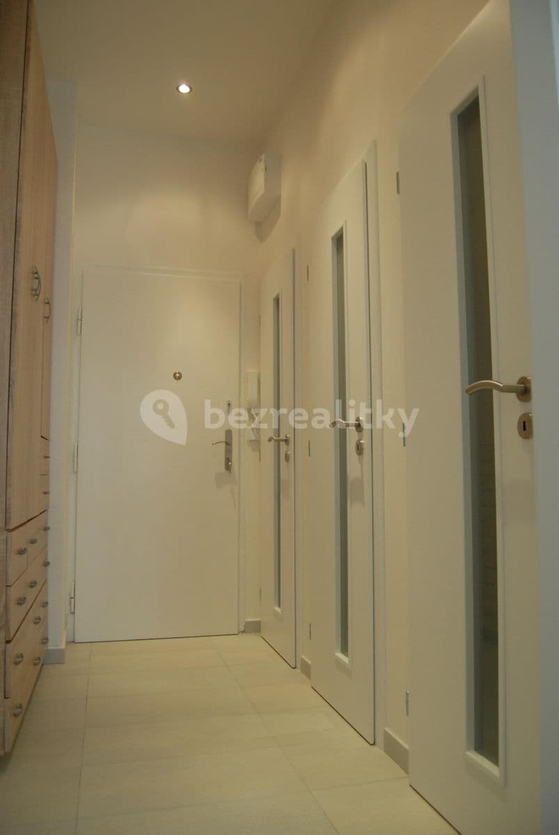 Pronájem bytu Garsoniéra 37 m², 5. května, Praha, Praha Pronájem bytu Garsoniéra 37 m², 5. května, Praha, Praha