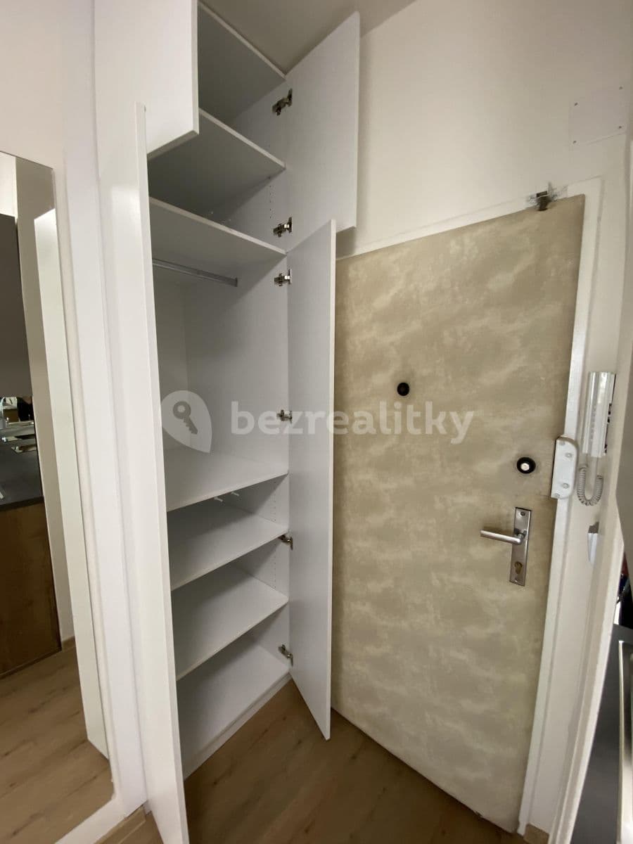Pronájem bytu 2+1 55 m², Krátká, Praha, Praha Pronájem bytu 2+1 55 m², Krátká, Praha, Praha