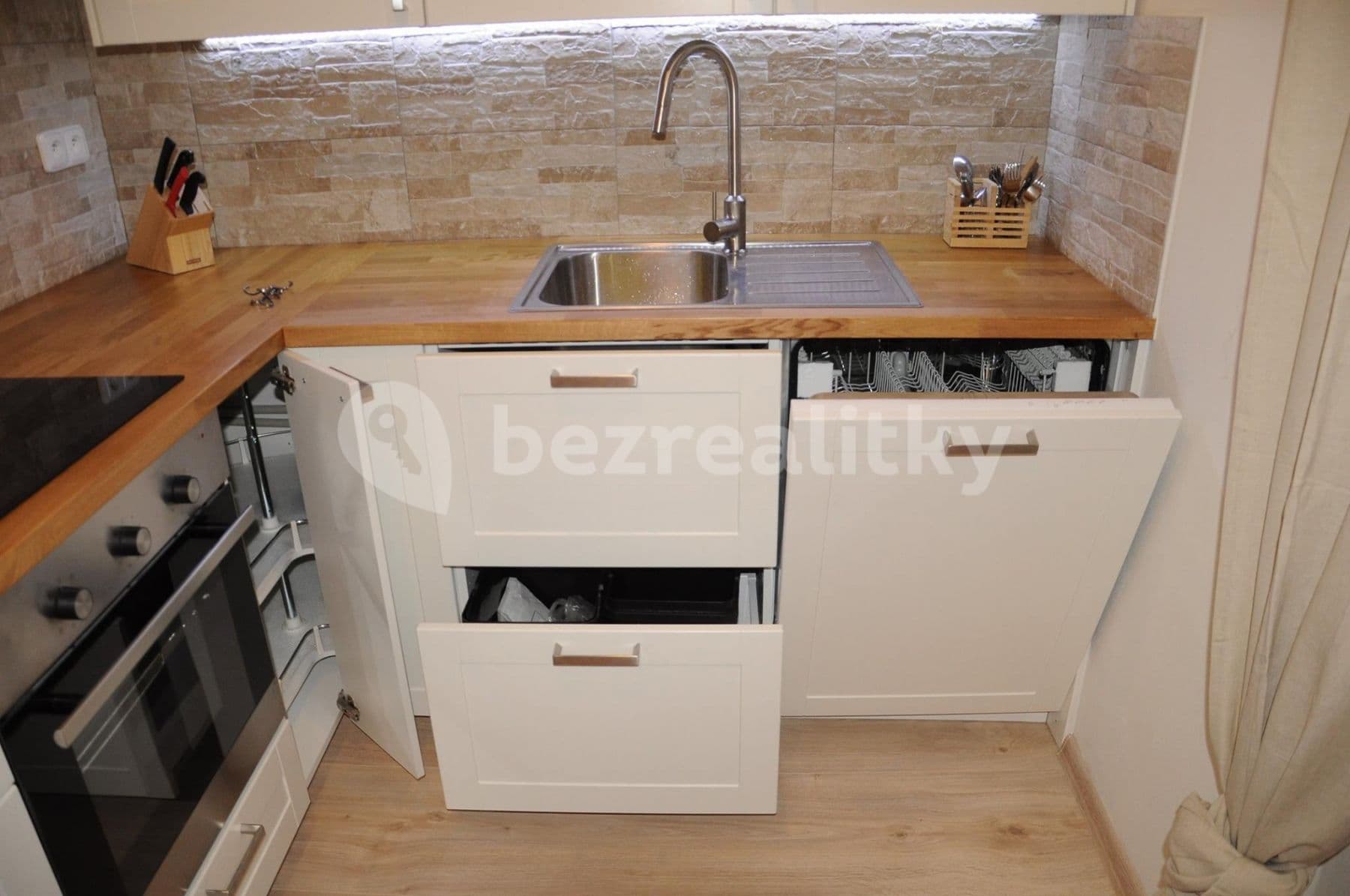 Pronájem bytu 2+kk 54 m², Generála Sochora, Ostrava, Moravskoslezský kraj Pronájem bytu 2+kk 54 m², Generála Sochora, Ostrava, Moravskoslezský kraj