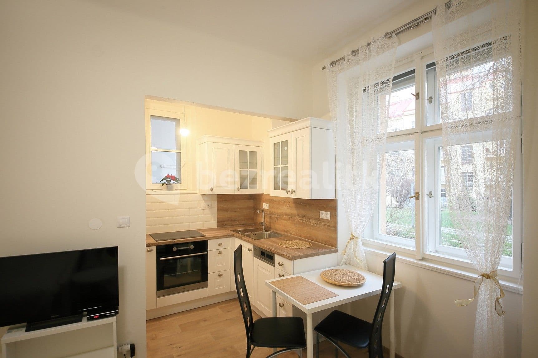 Pronájem bytu 1+kk 25 m², Nikolaje Alexejeviče Někrasova, Praha, Praha Pronájem bytu 1+kk 25 m², Nikolaje Alexejeviče Někrasova, Praha, Praha