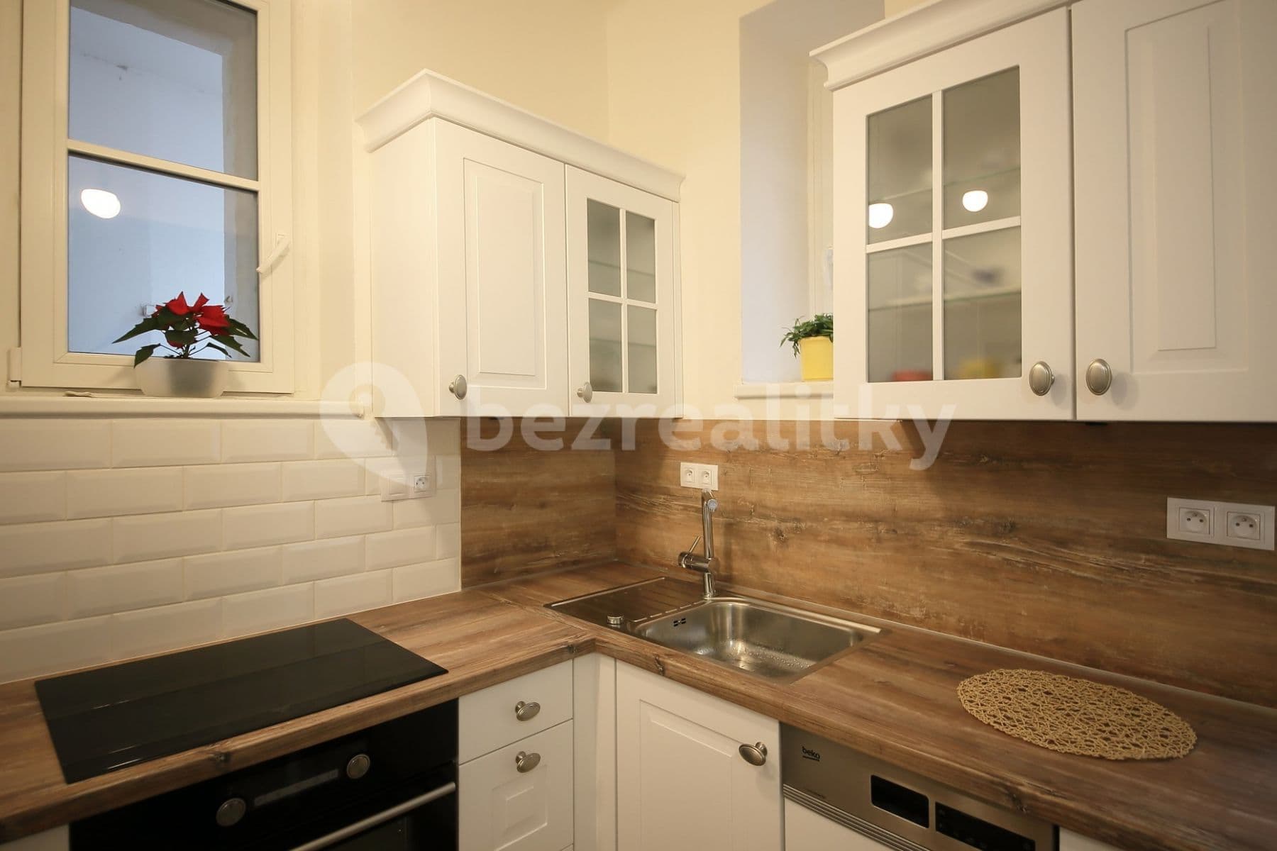 Pronájem bytu 1+kk 25 m², Nikolaje Alexejeviče Někrasova, Praha, Praha Pronájem bytu 1+kk 25 m², Nikolaje Alexejeviče Někrasova, Praha, Praha