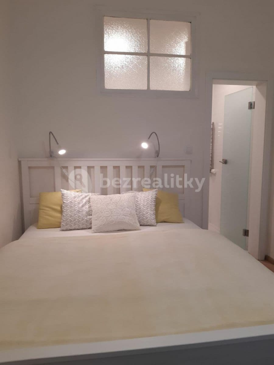 Pronájem bytu 1+kk 25 m², Nikolaje Alexejeviče Někrasova, Praha, Praha Pronájem bytu 1+kk 25 m², Nikolaje Alexejeviče Někrasova, Praha, Praha