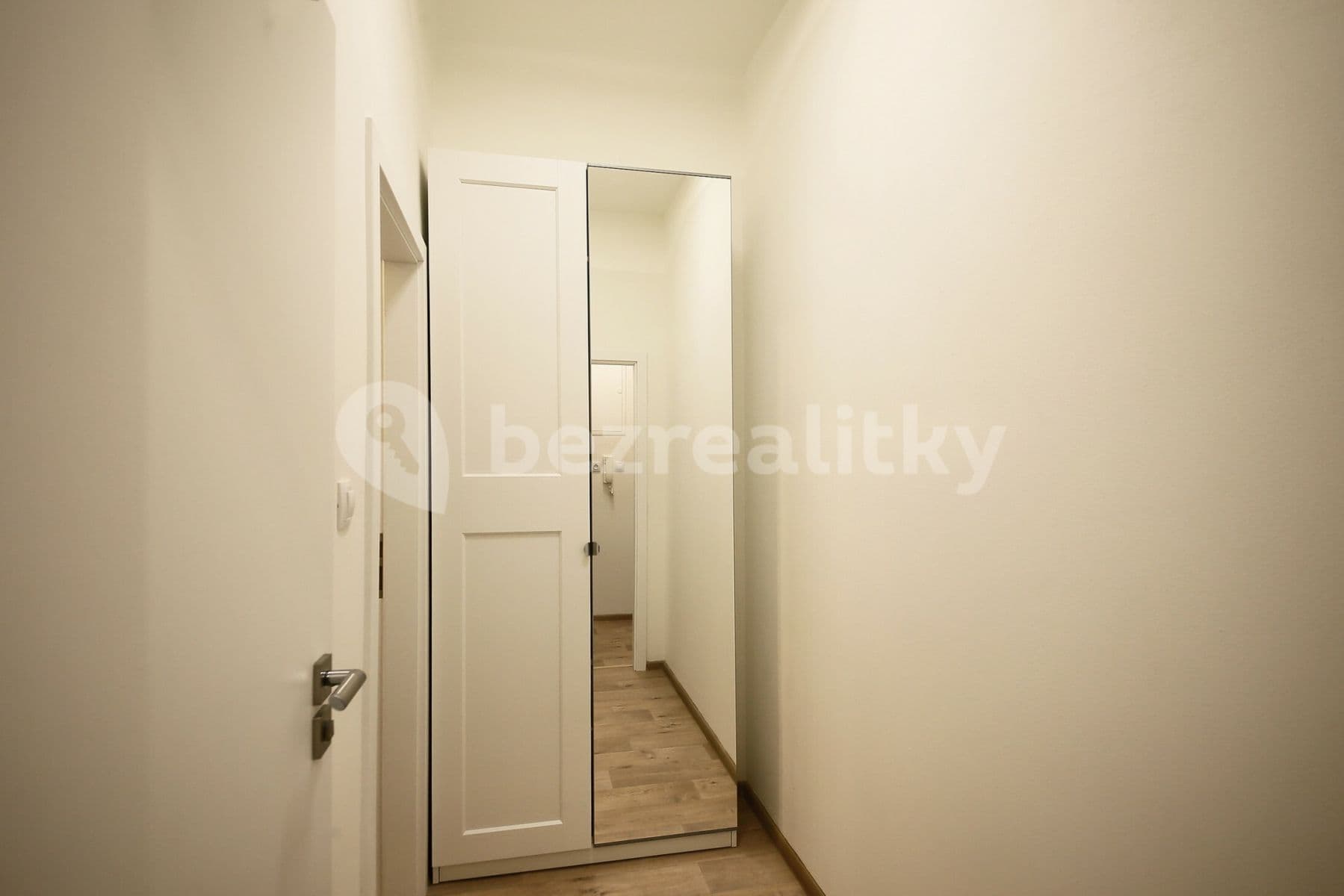 Pronájem bytu 1+kk 25 m², Nikolaje Alexejeviče Někrasova, Praha, Praha Pronájem bytu 1+kk 25 m², Nikolaje Alexejeviče Někrasova, Praha, Praha