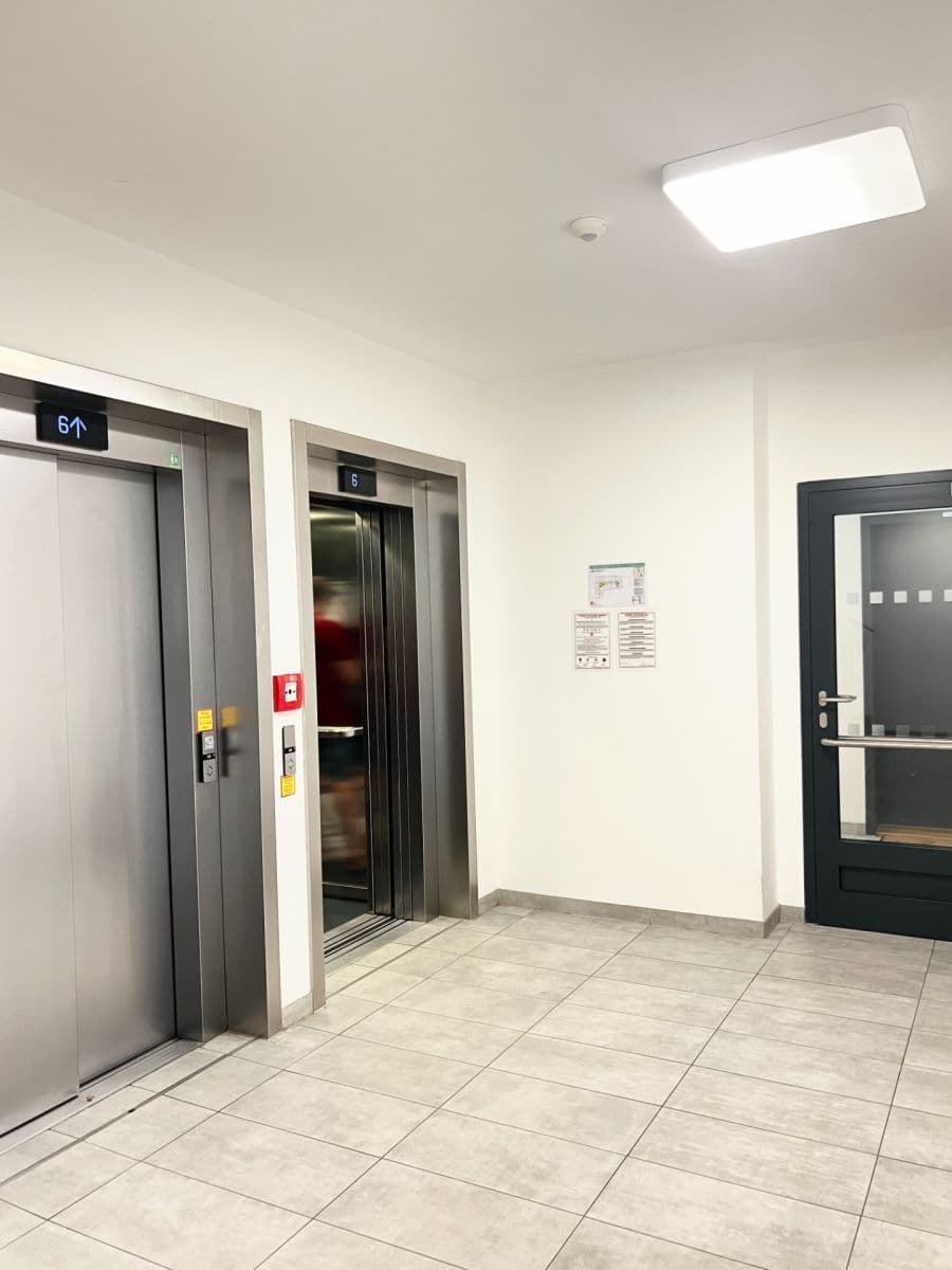 Pronájem bytu 2+kk 62 m², Zvěřinova, Praha, Praha Pronájem bytu 2+kk 62 m², Zvěřinova, Praha, Praha