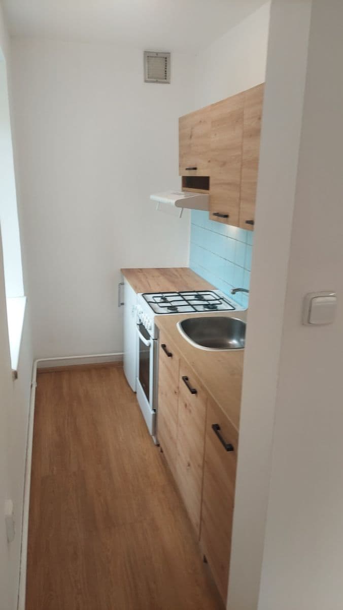 Pronájem bytu 1+kk 30 m², Víta Nejedlého, Chrudim, Pardubický kraj Pronájem bytu 1+kk 30 m², Víta Nejedlého, Chrudim, Pardubický kraj
