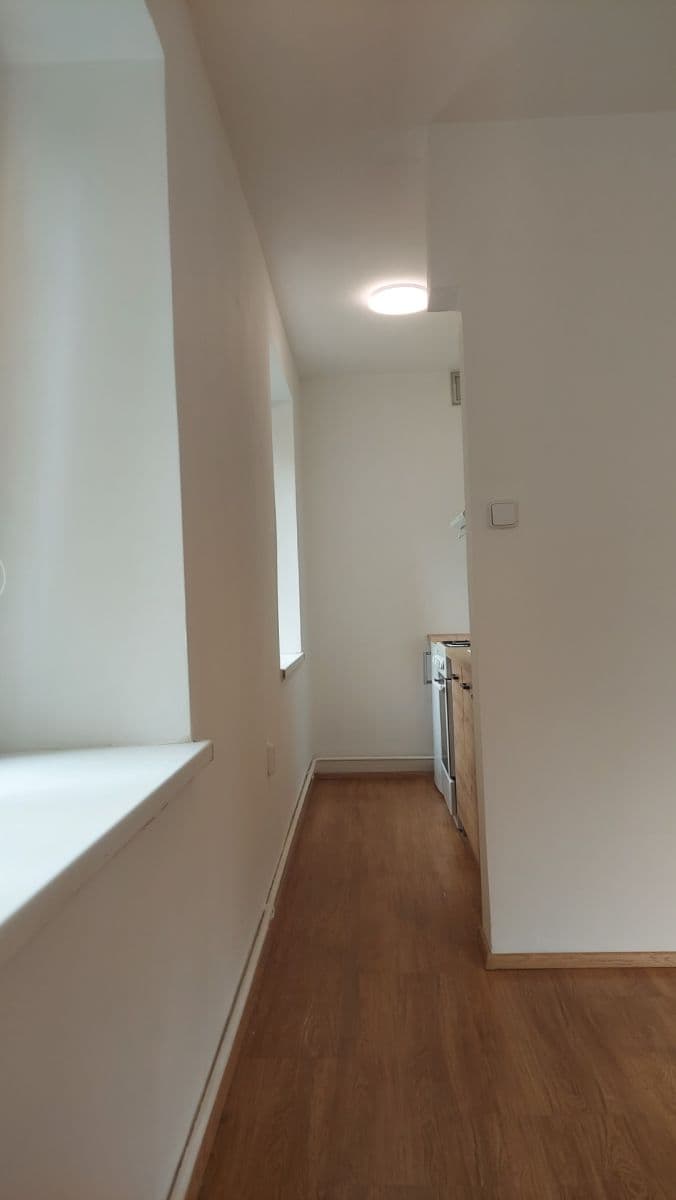Pronájem bytu 1+kk 30 m², Víta Nejedlého, Chrudim, Pardubický kraj Pronájem bytu 1+kk 30 m², Víta Nejedlého, Chrudim, Pardubický kraj