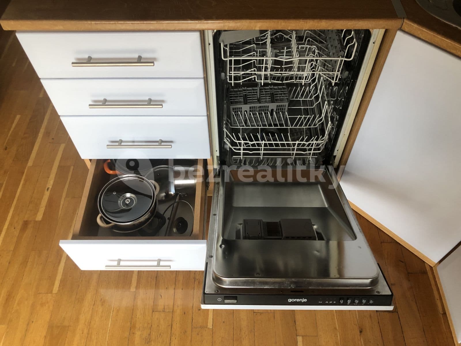 Pronájem bytu 2+kk 50 m², Hořejší nábřeží, Praha, Praha Pronájem bytu 2+kk 50 m², Hořejší nábřeží, Praha, Praha
