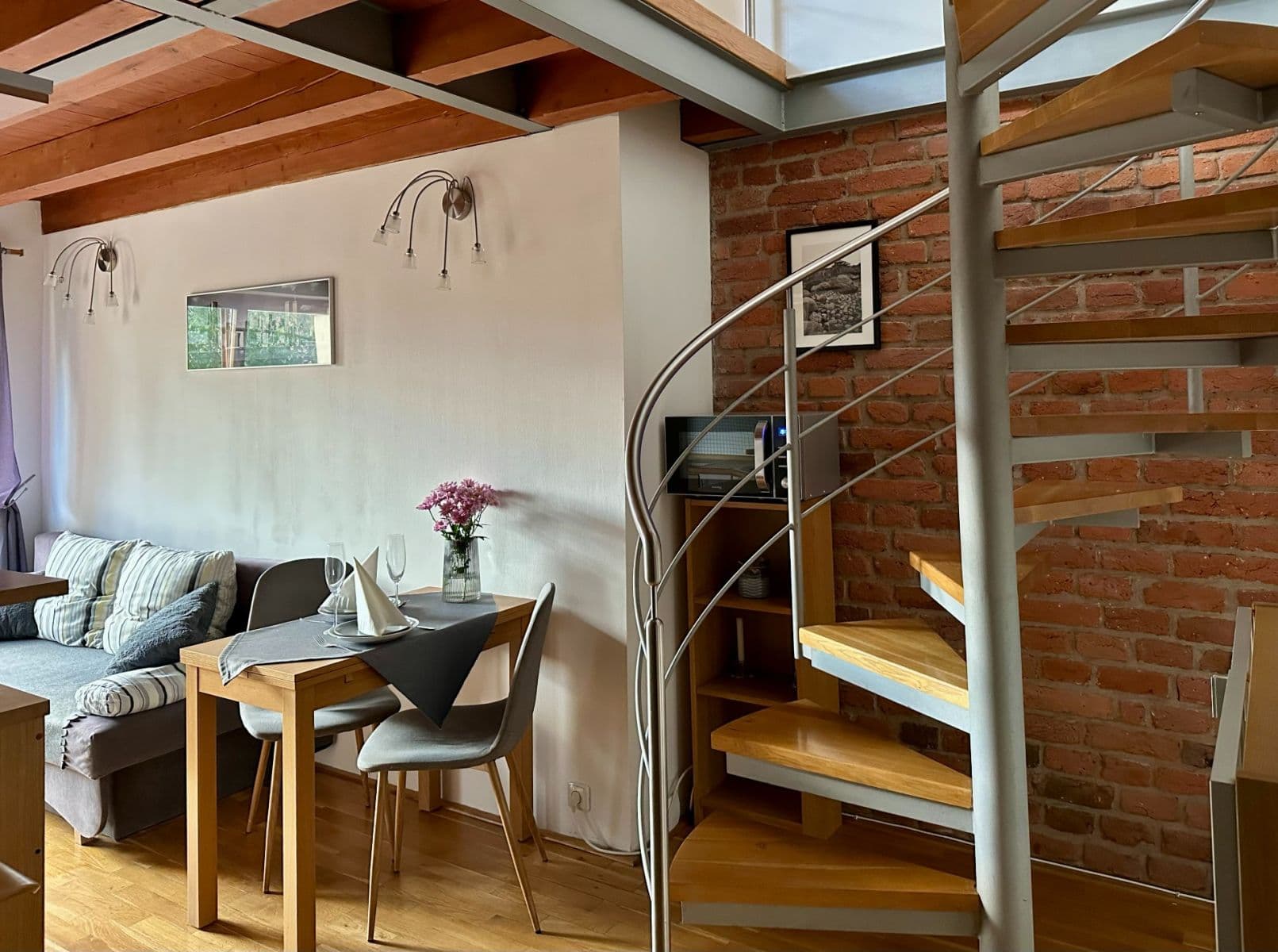 Pronájem bytu 2+kk 50 m², Hořejší nábřeží, Praha, Praha Pronájem bytu 2+kk 50 m², Hořejší nábřeží, Praha, Praha